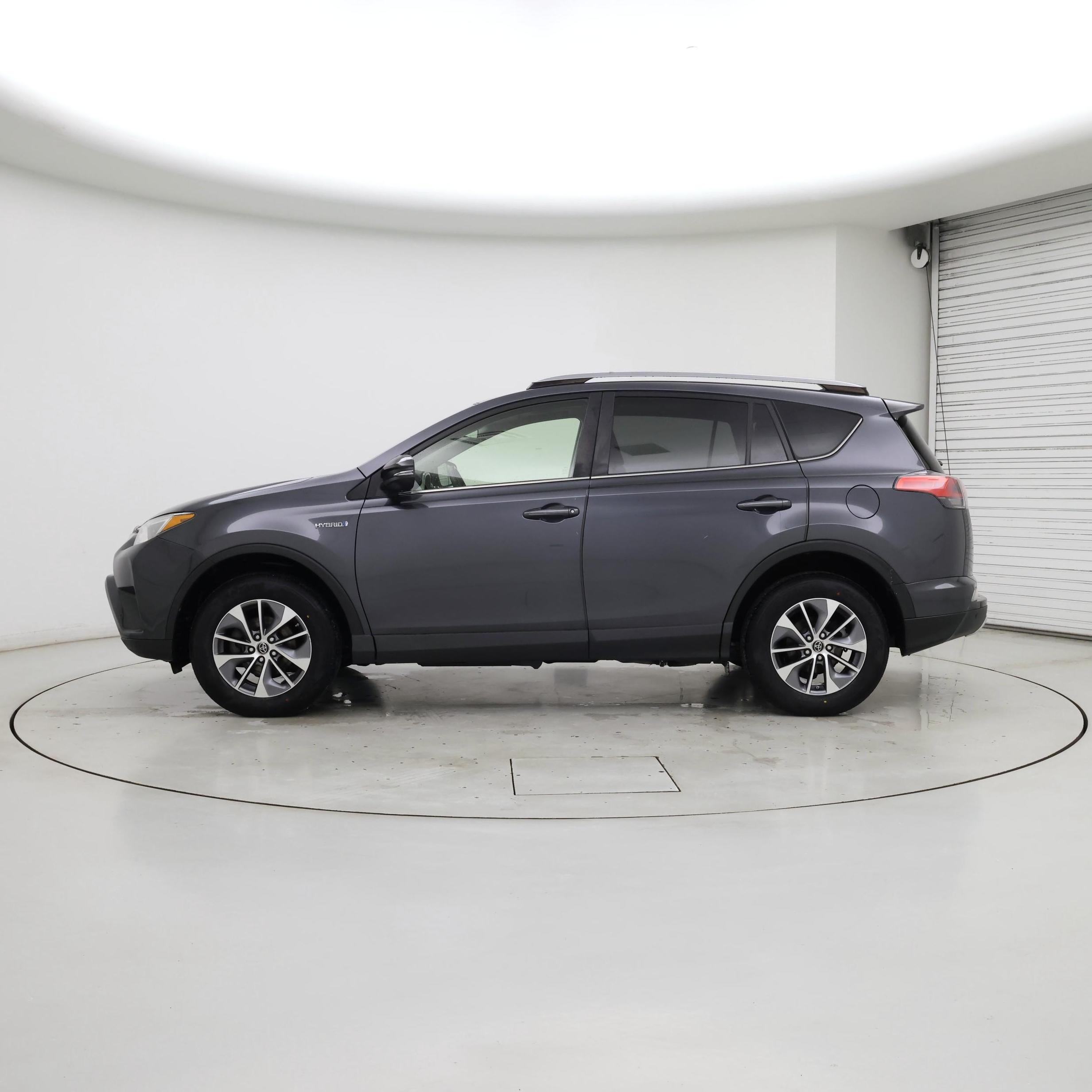 Thumbnail: 2017 Toyota RAV4 - 3