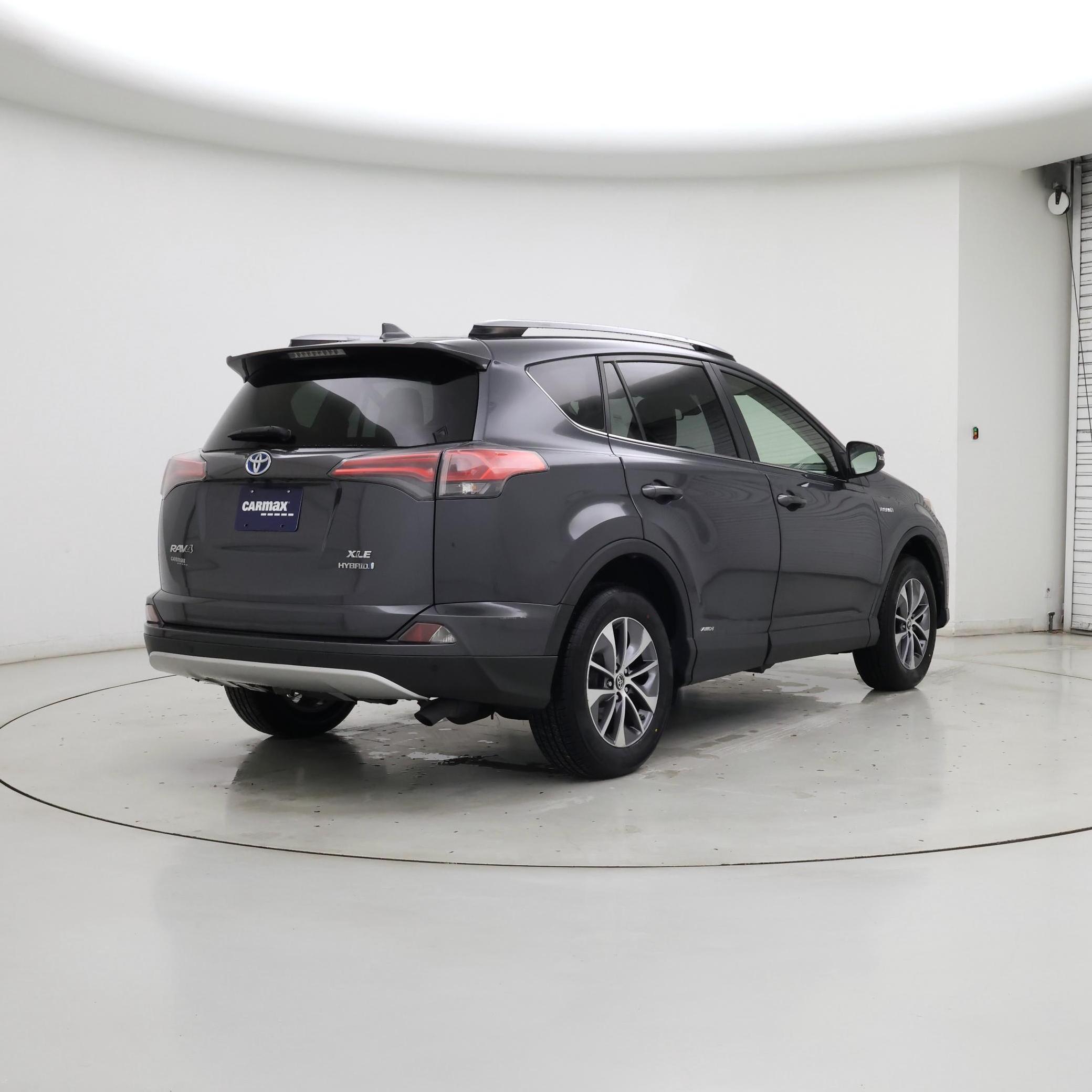 Thumbnail: 2017 Toyota RAV4 - 8