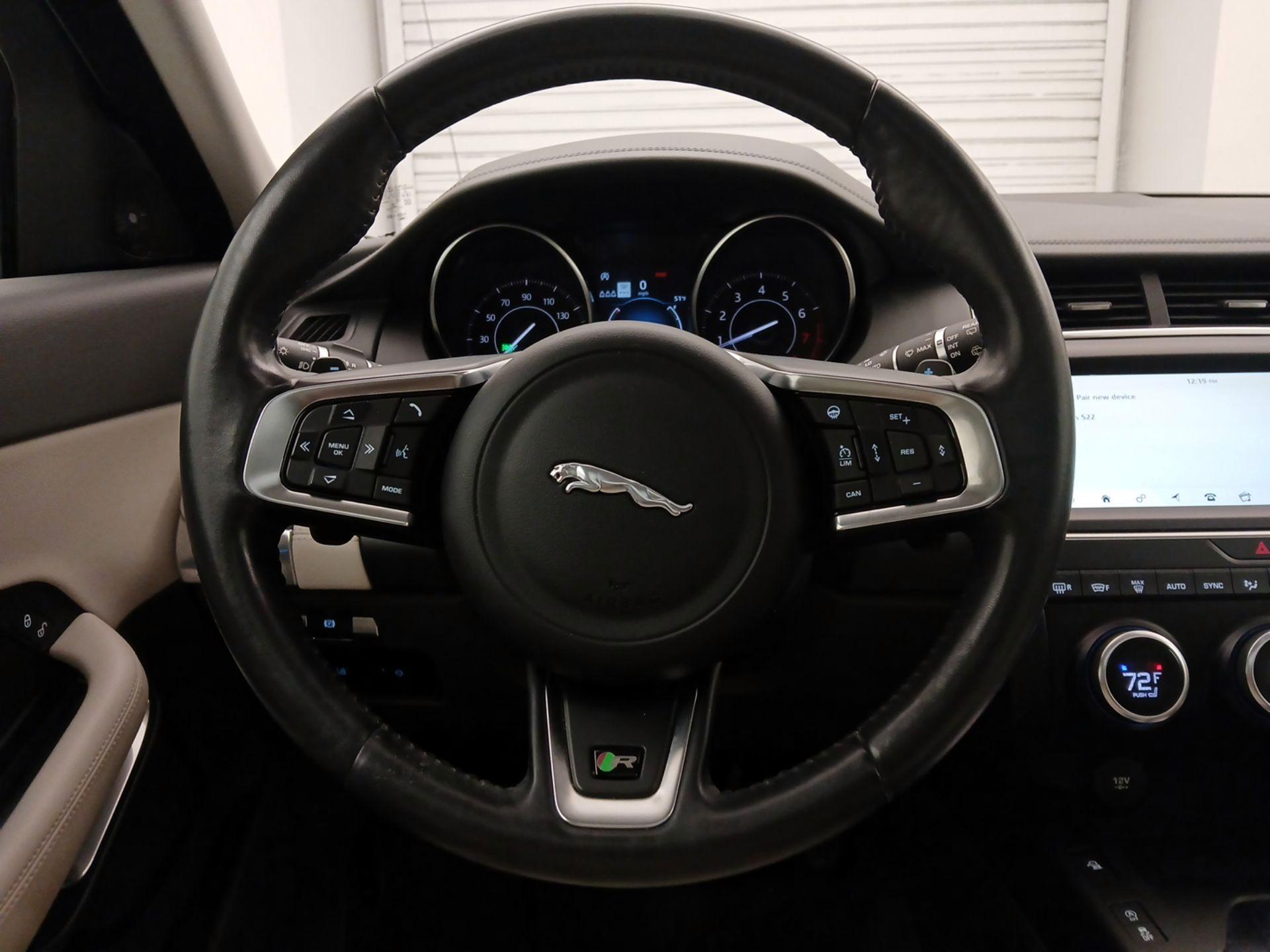 Thumbnail: 2019 Jaguar E-Pace - 10