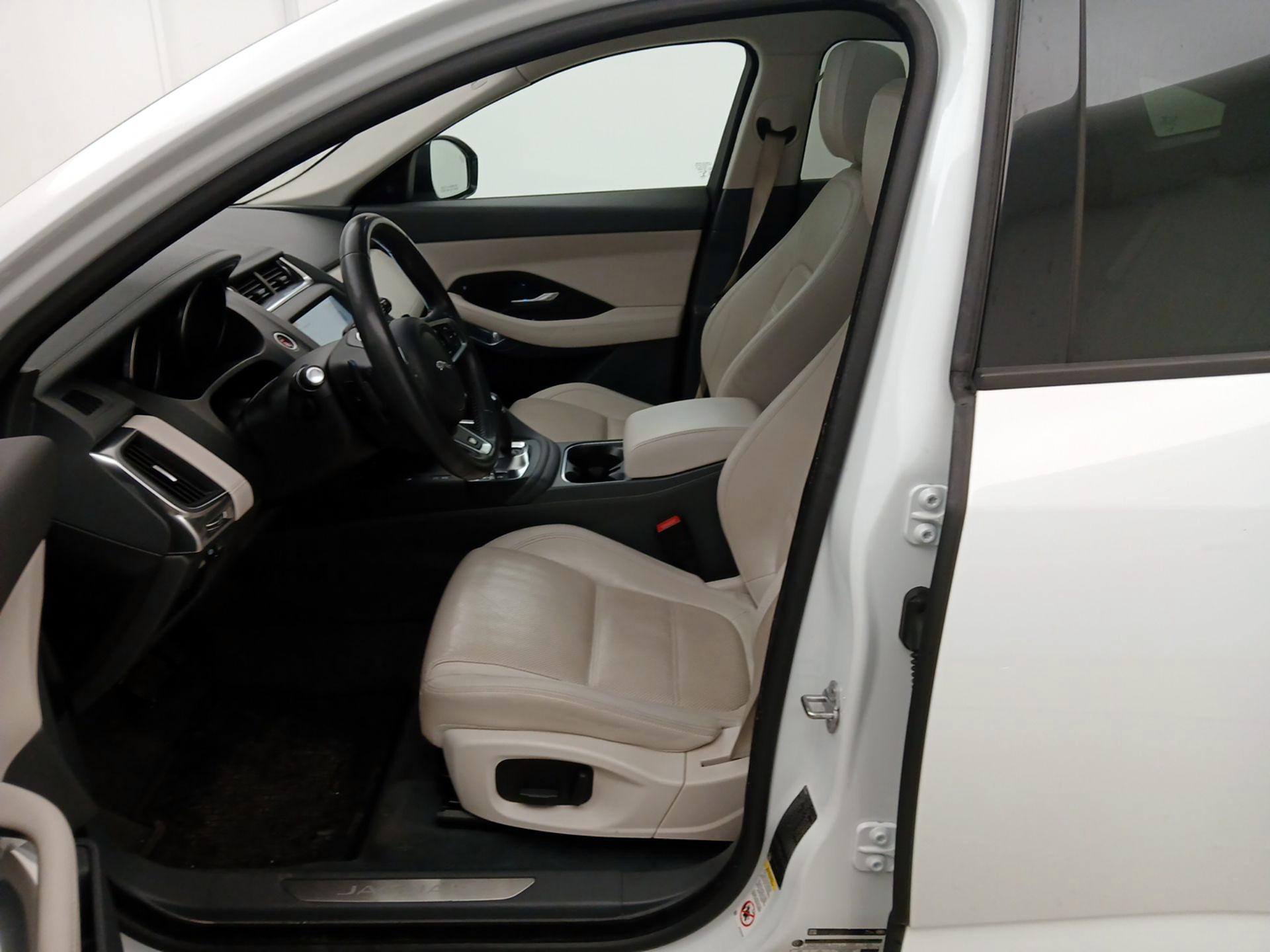 Thumbnail: 2019 Jaguar E-Pace - 11