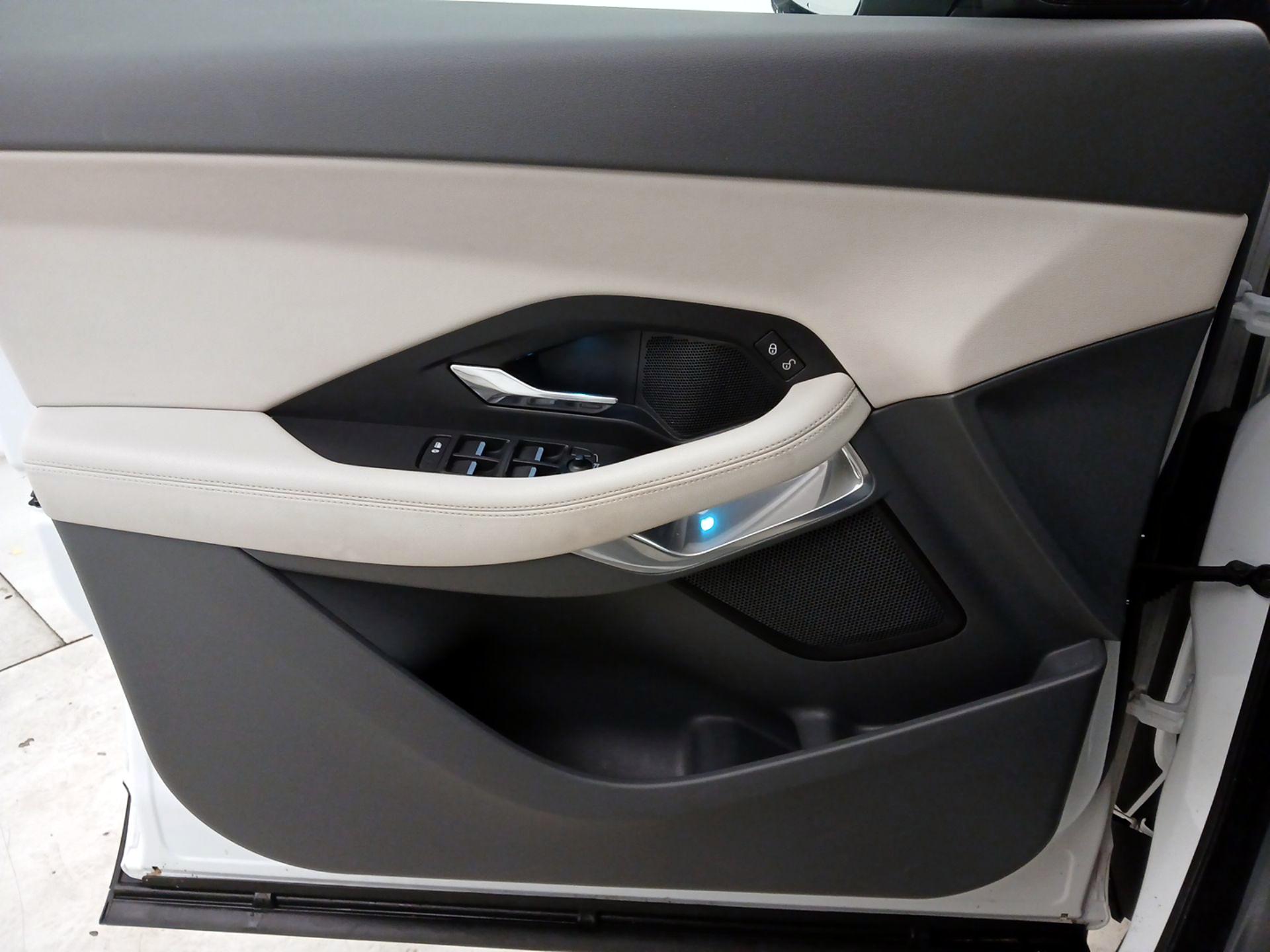 Thumbnail: 2019 Jaguar E-Pace - 12