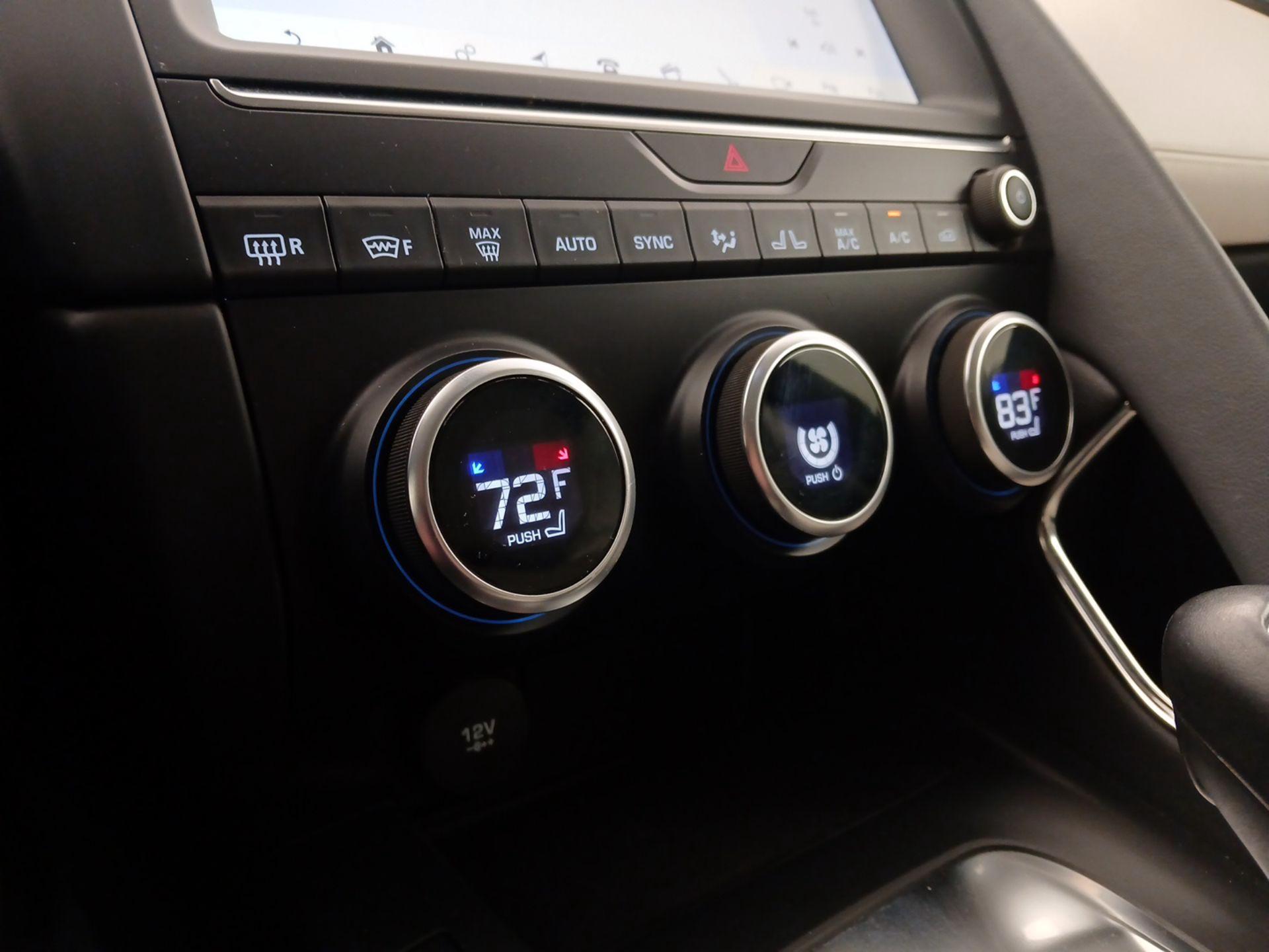 Thumbnail: 2019 Jaguar E-Pace - 16