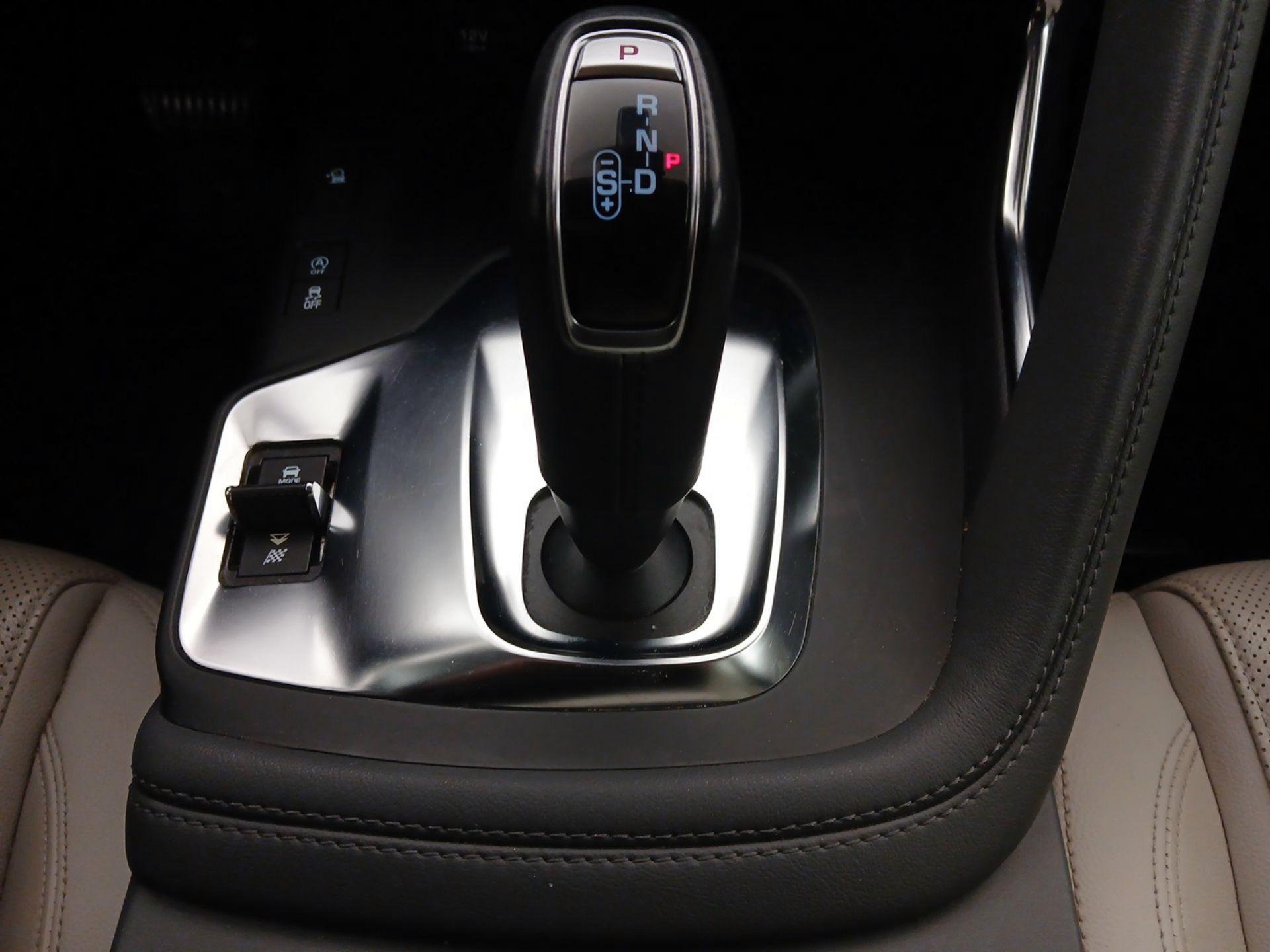 Thumbnail: 2019 Jaguar E-Pace - 17