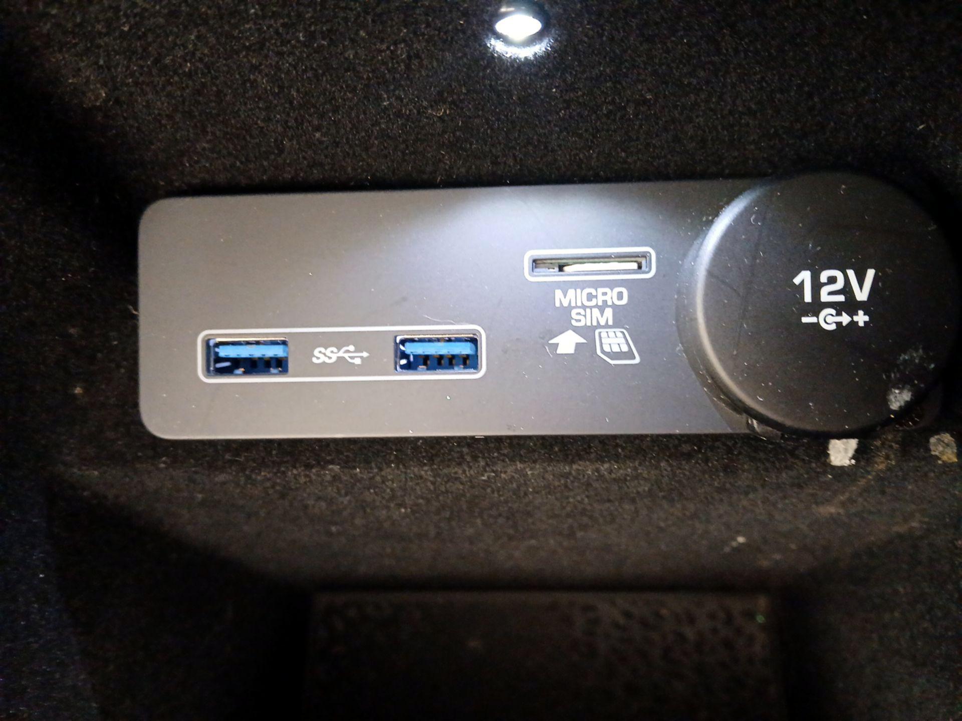 Thumbnail: 2019 Jaguar E-Pace - 18