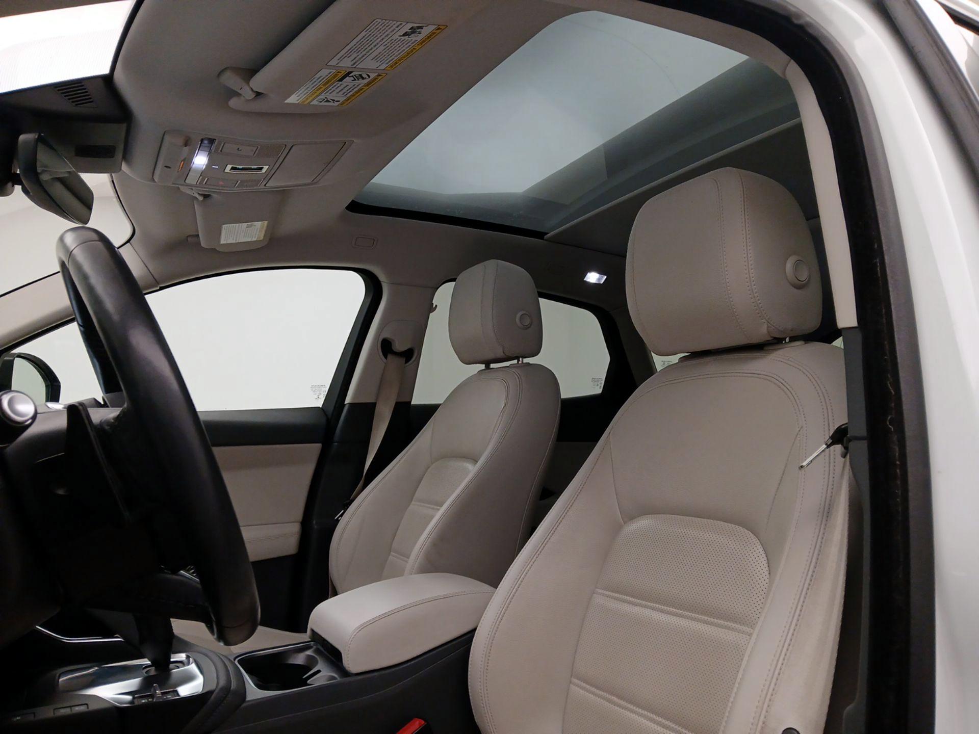 Thumbnail: 2019 Jaguar E-Pace - 19