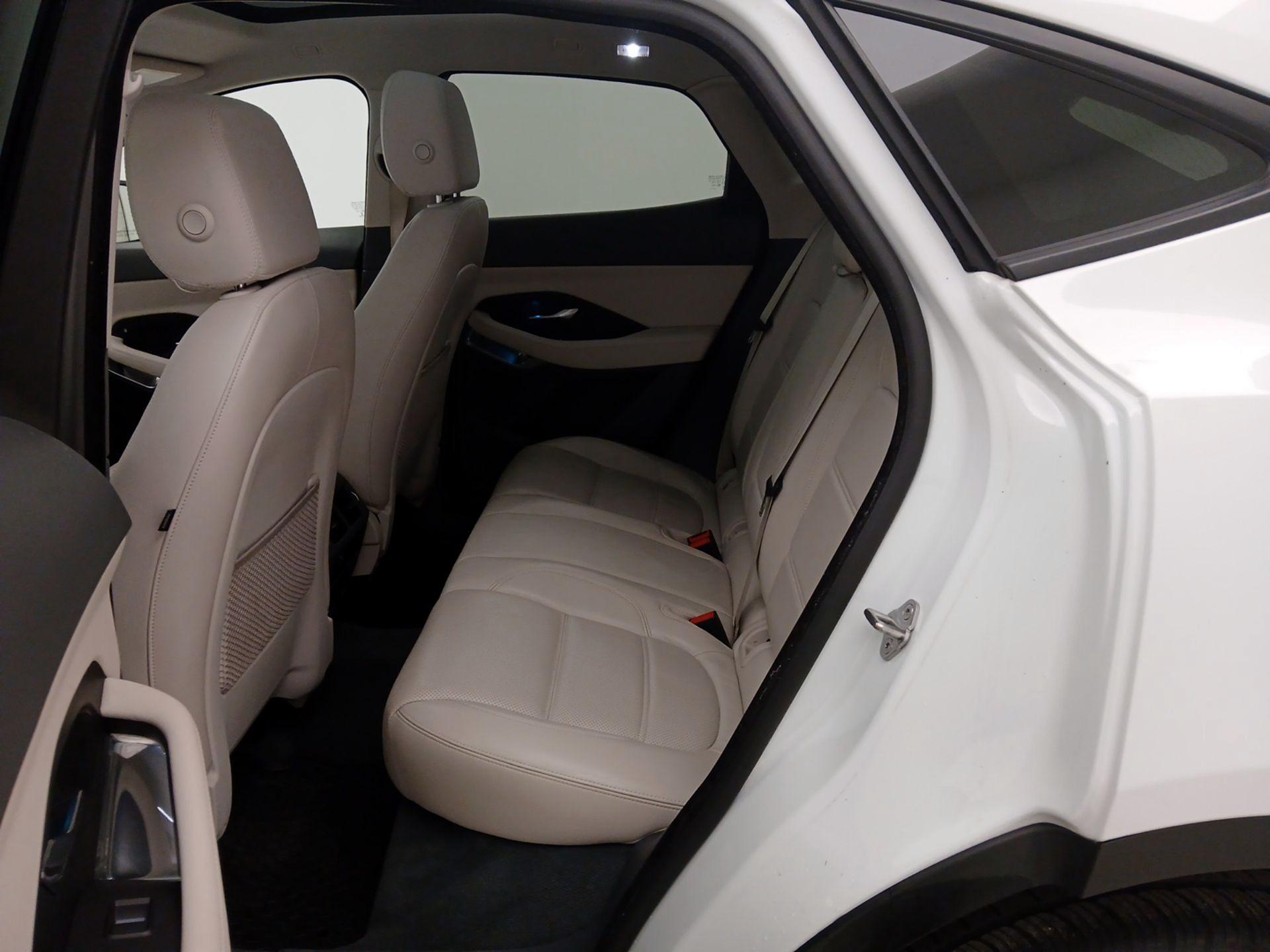 Thumbnail: 2019 Jaguar E-Pace - 20