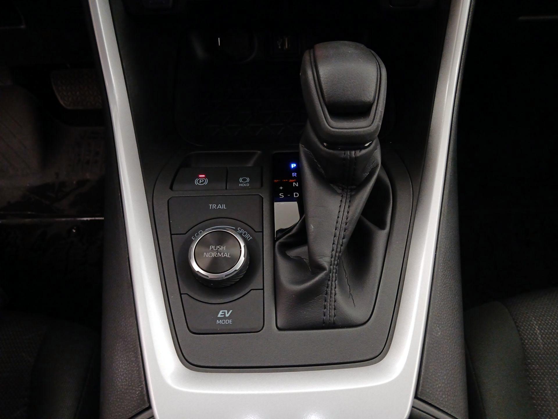 Thumbnail: 2025 Toyota RAV4 - 17