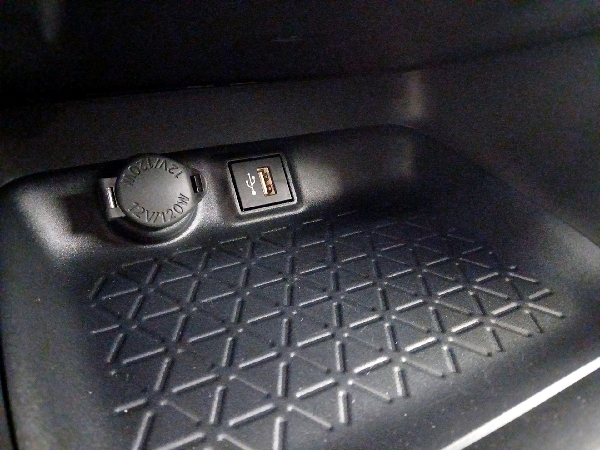 Thumbnail: 2025 Toyota RAV4 - 18