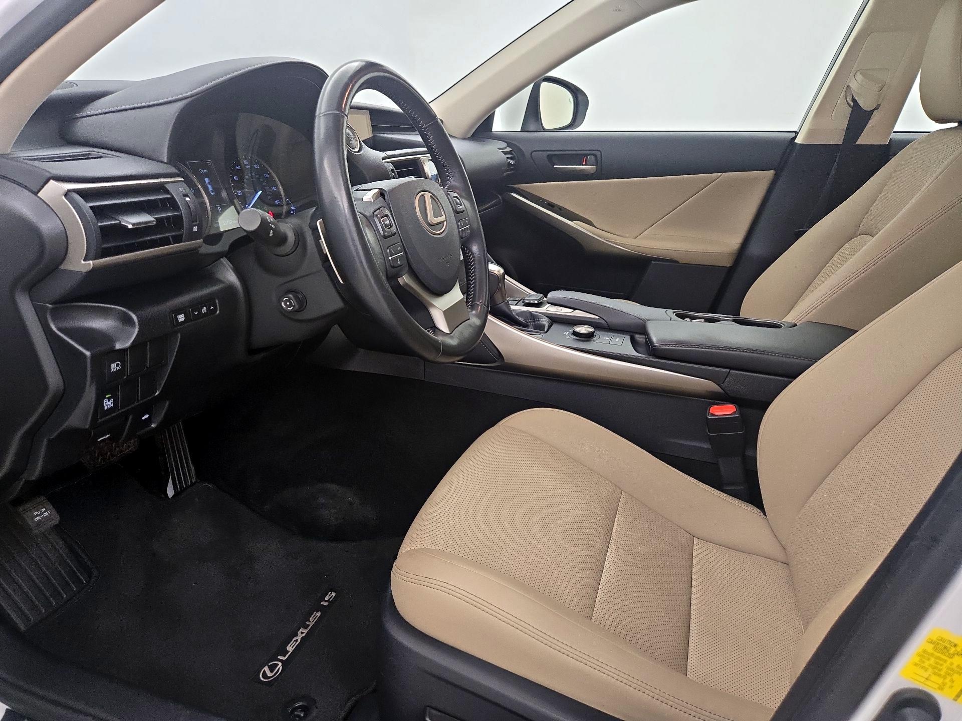 Thumbnail: 2018 Lexus IS - 11