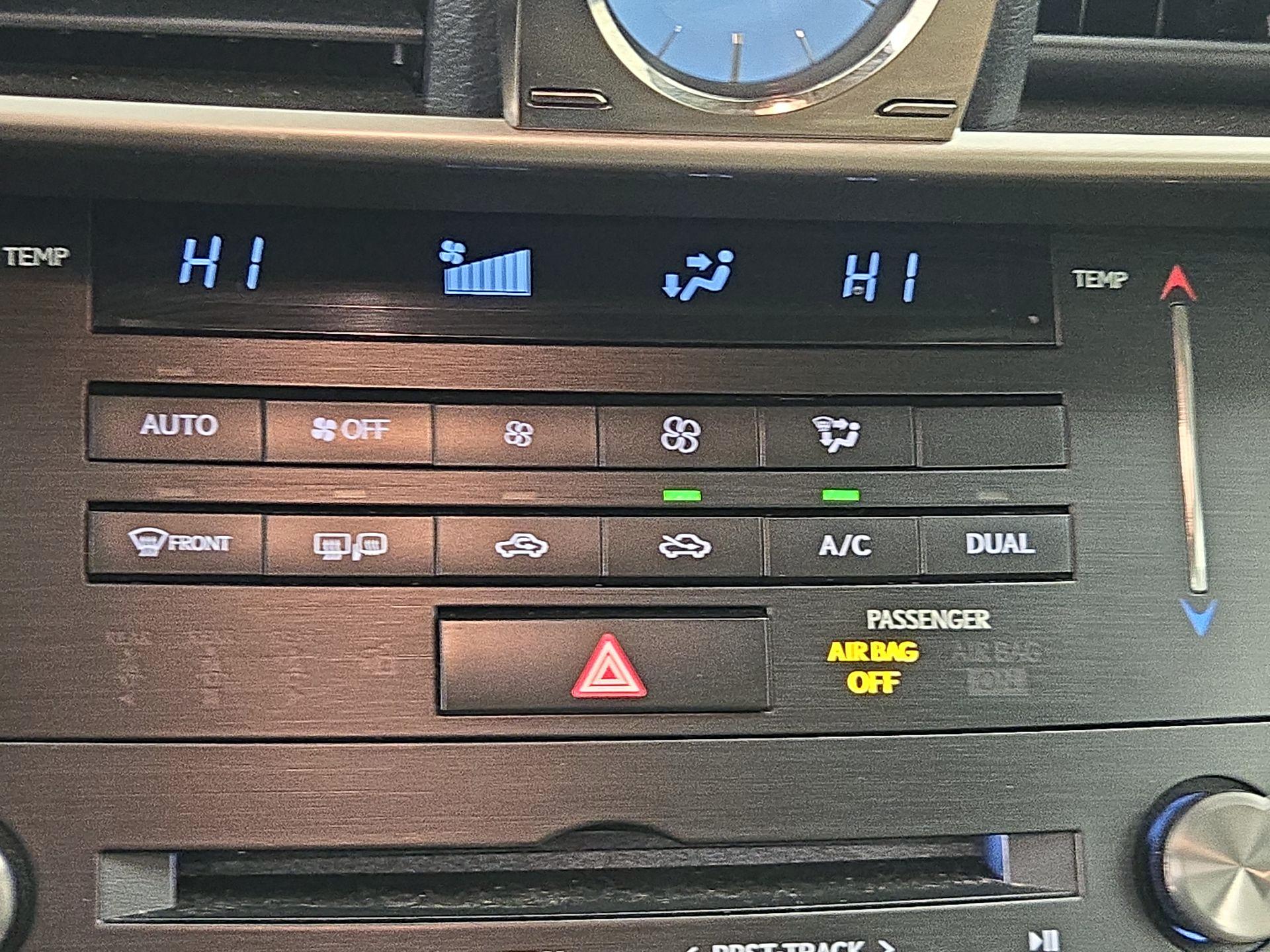 Thumbnail: 2018 Lexus IS - 17