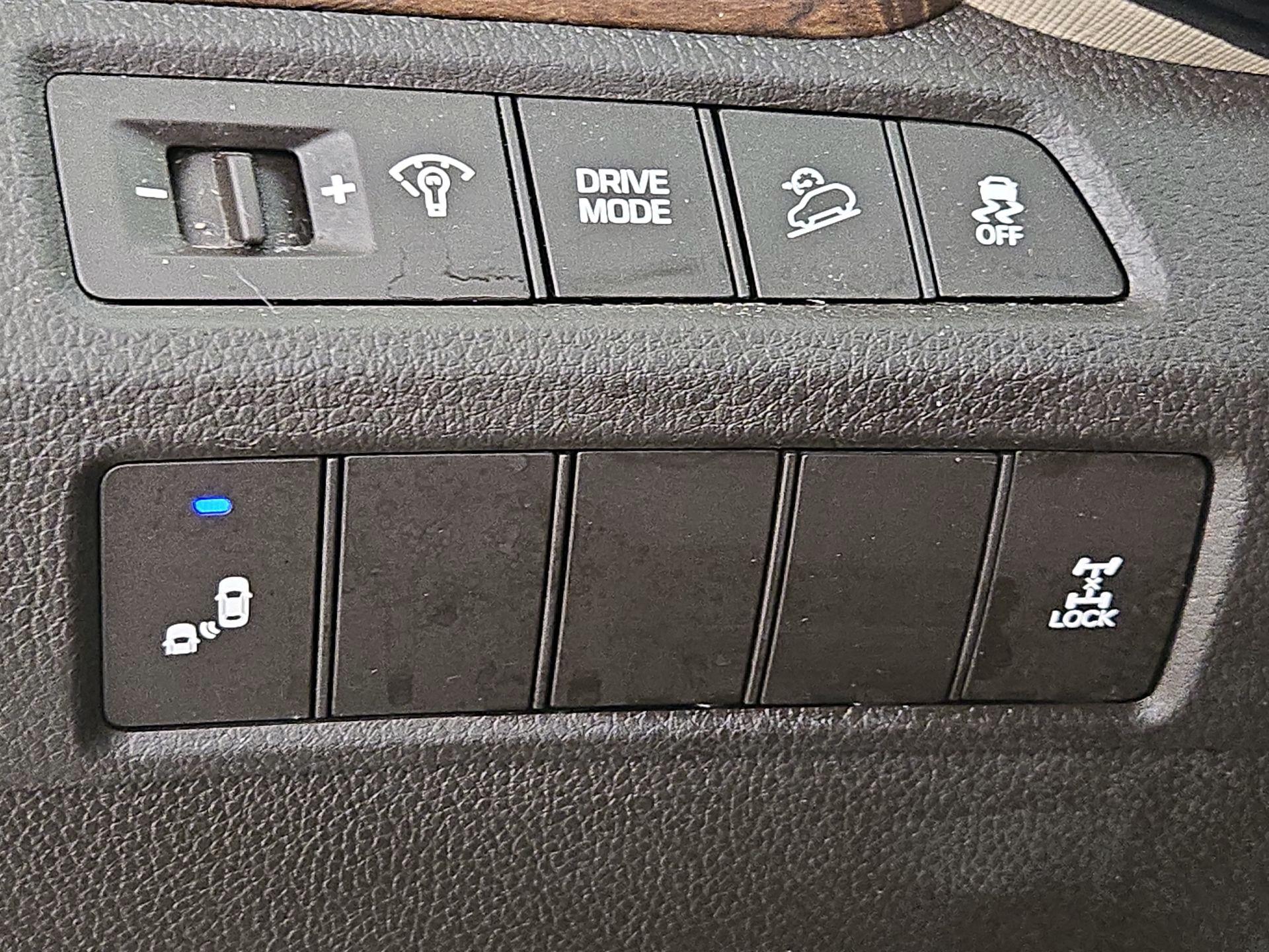 Thumbnail: 2018 Hyundai Santa Fe - 13