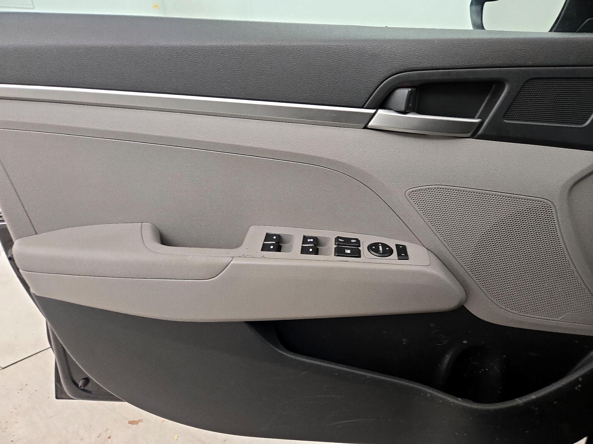 Thumbnail: 2019 Hyundai Elantra - 12