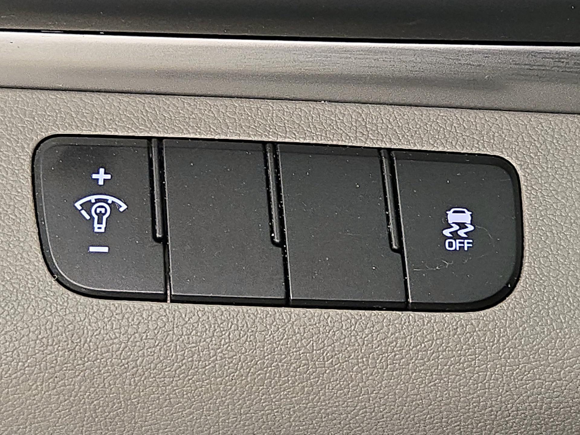 Thumbnail: 2019 Hyundai Elantra - 13