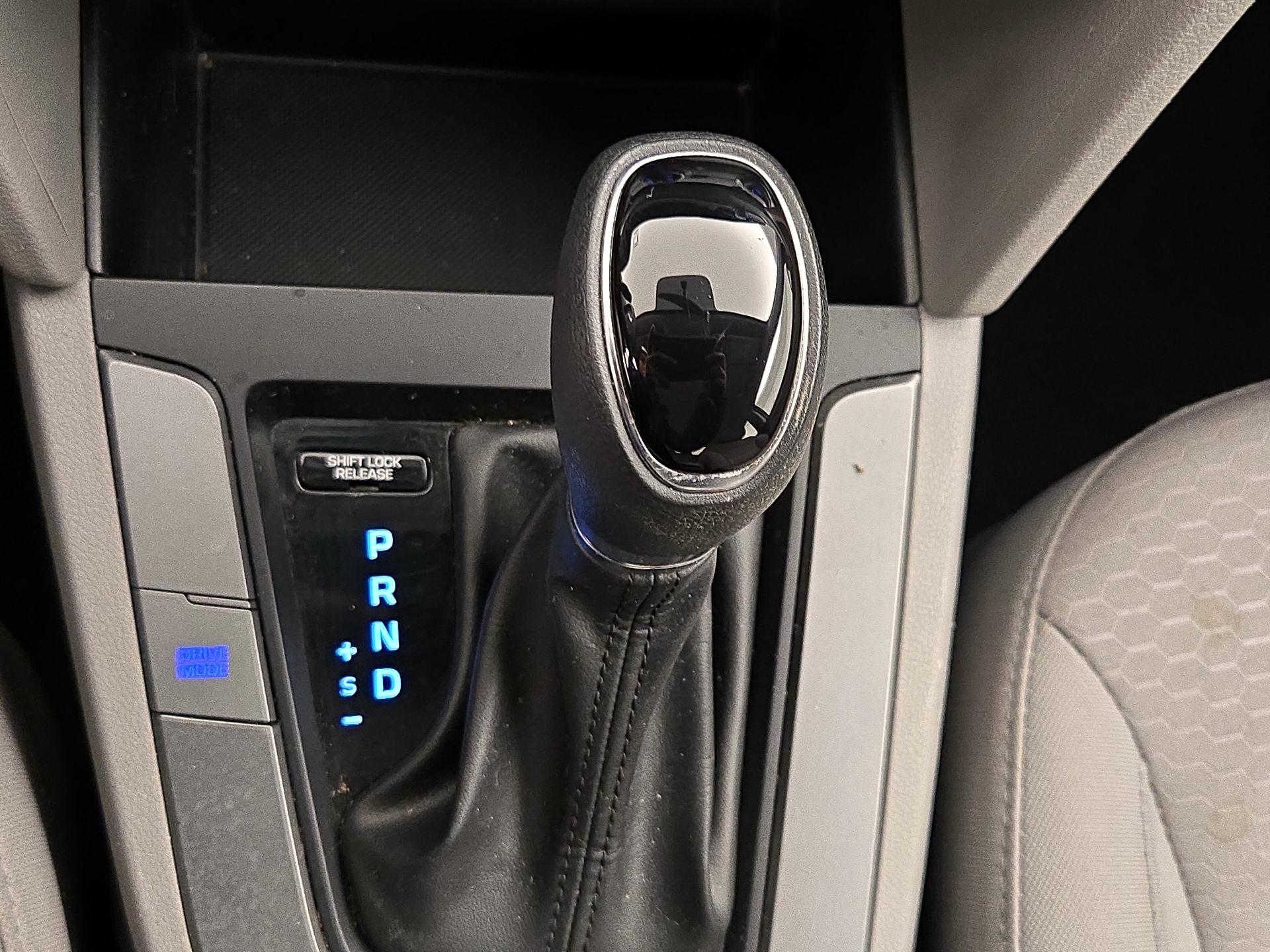 Thumbnail: 2019 Hyundai Elantra - 17