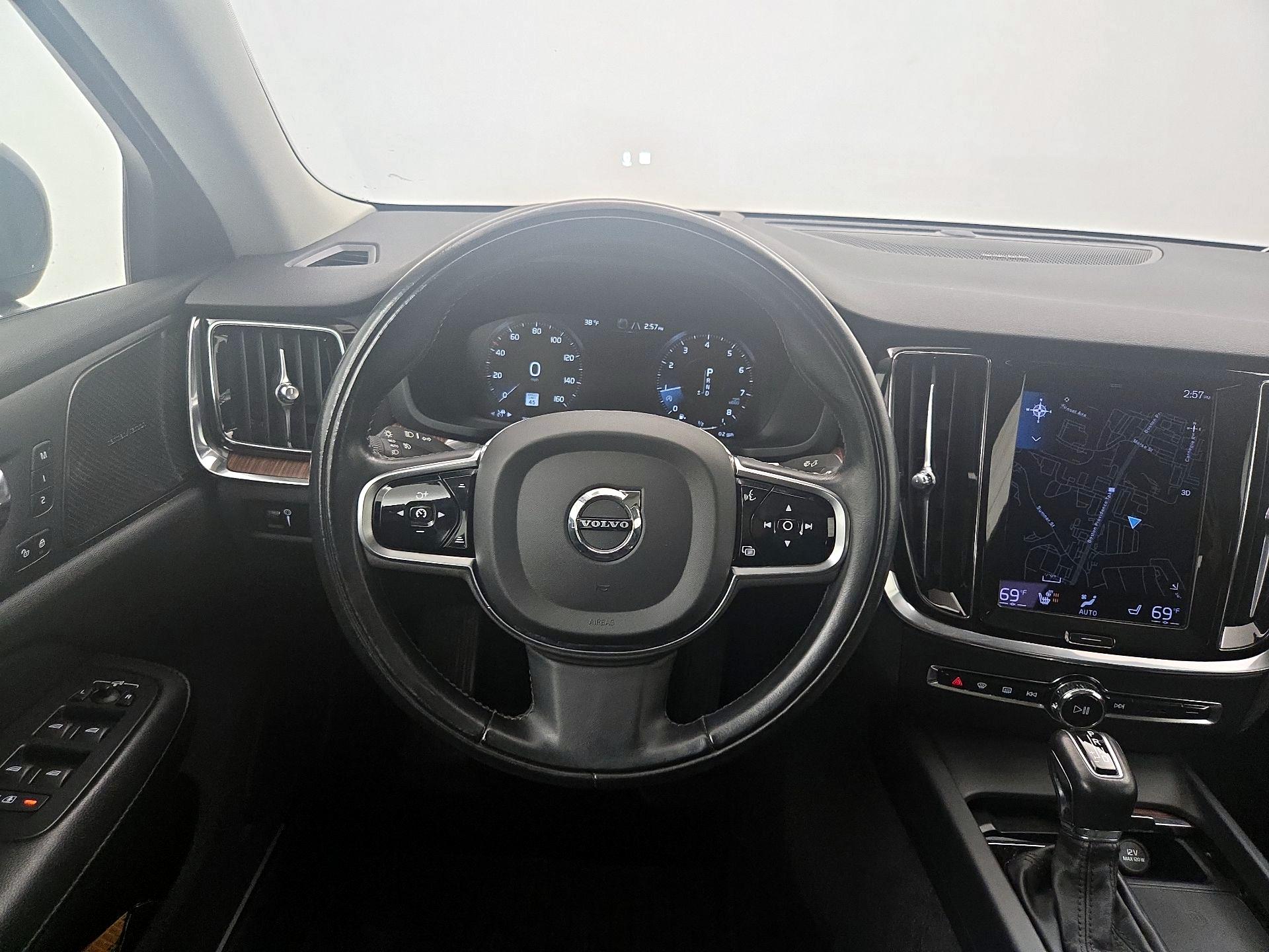 Thumbnail: 2021 Volvo S60 - 10