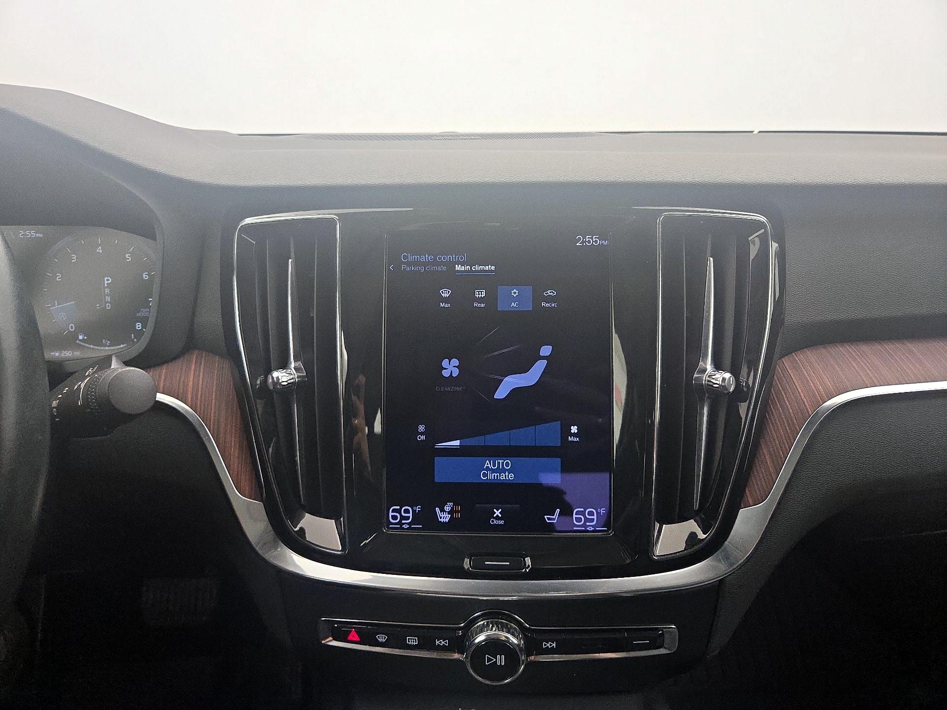 Thumbnail: 2021 Volvo S60 - 17