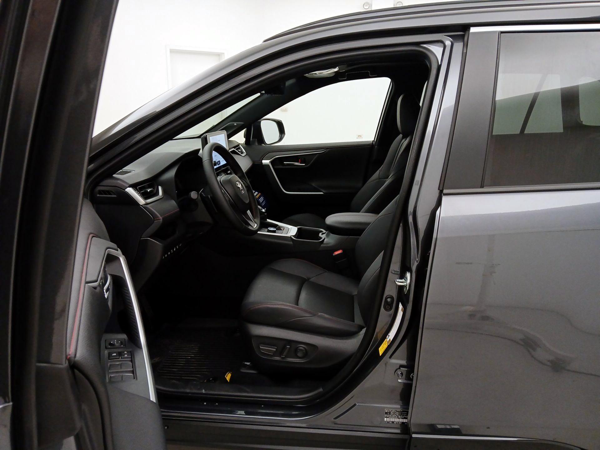 Thumbnail: 2025 Toyota RAV4 - 11