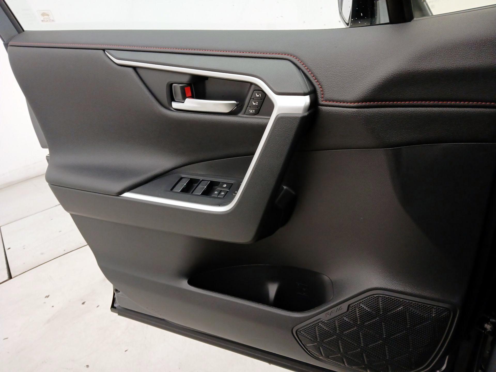 Thumbnail: 2025 Toyota RAV4 - 12