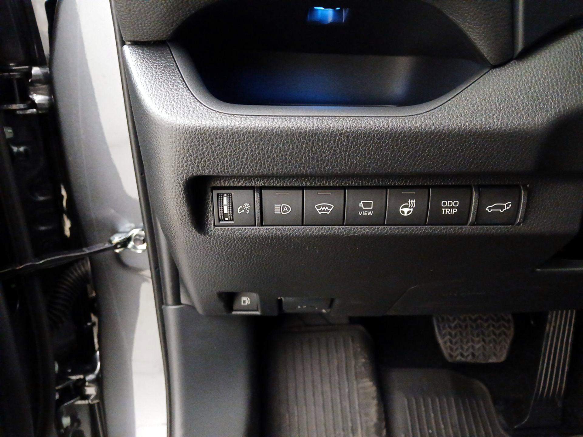 Thumbnail: 2025 Toyota RAV4 - 13