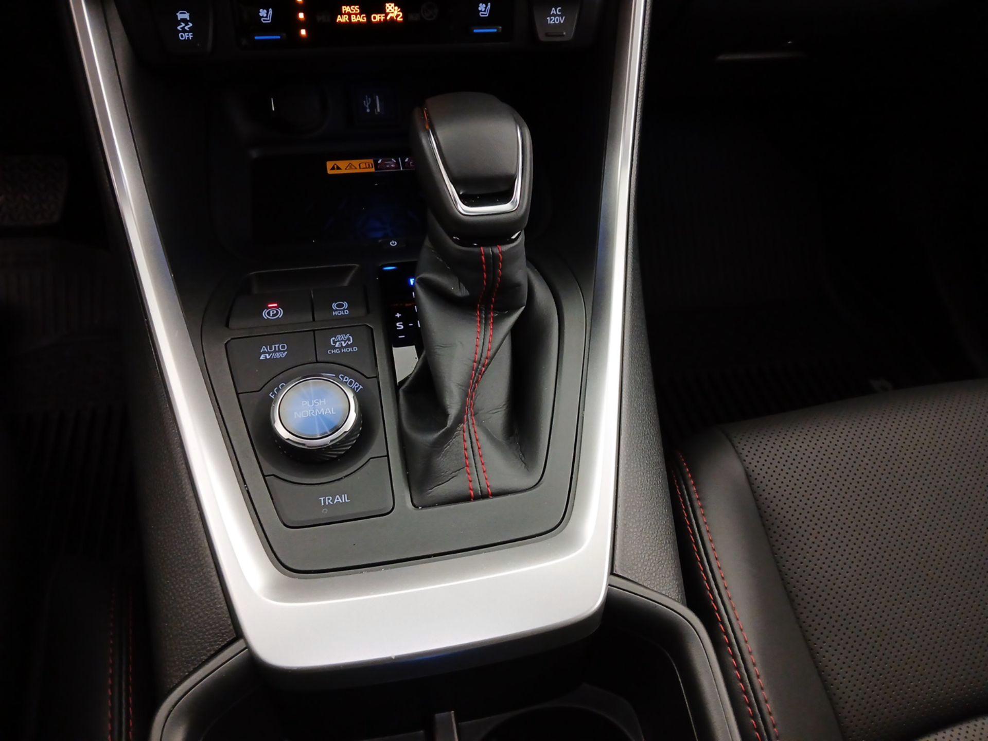 Thumbnail: 2025 Toyota RAV4 - 17