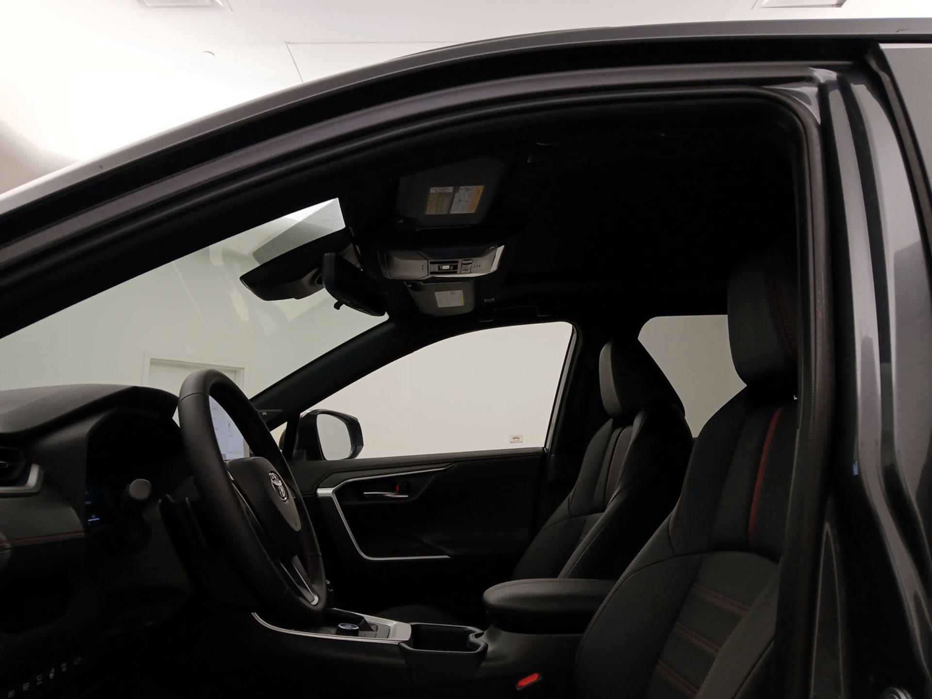 Thumbnail: 2025 Toyota RAV4 - 19