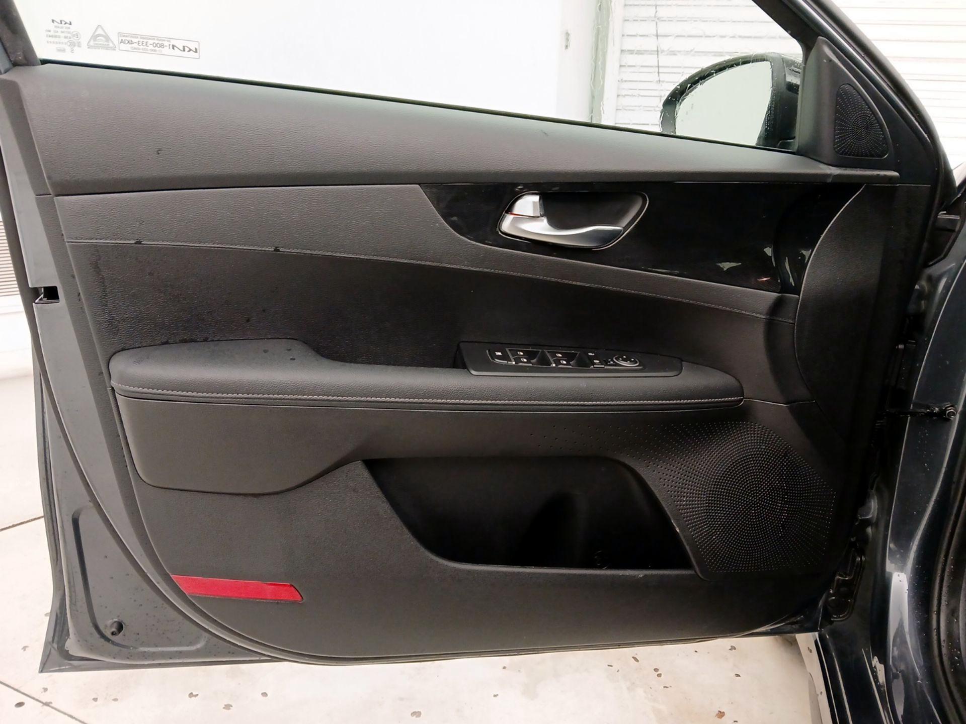 Thumbnail: 2023 Kia Forte - 12