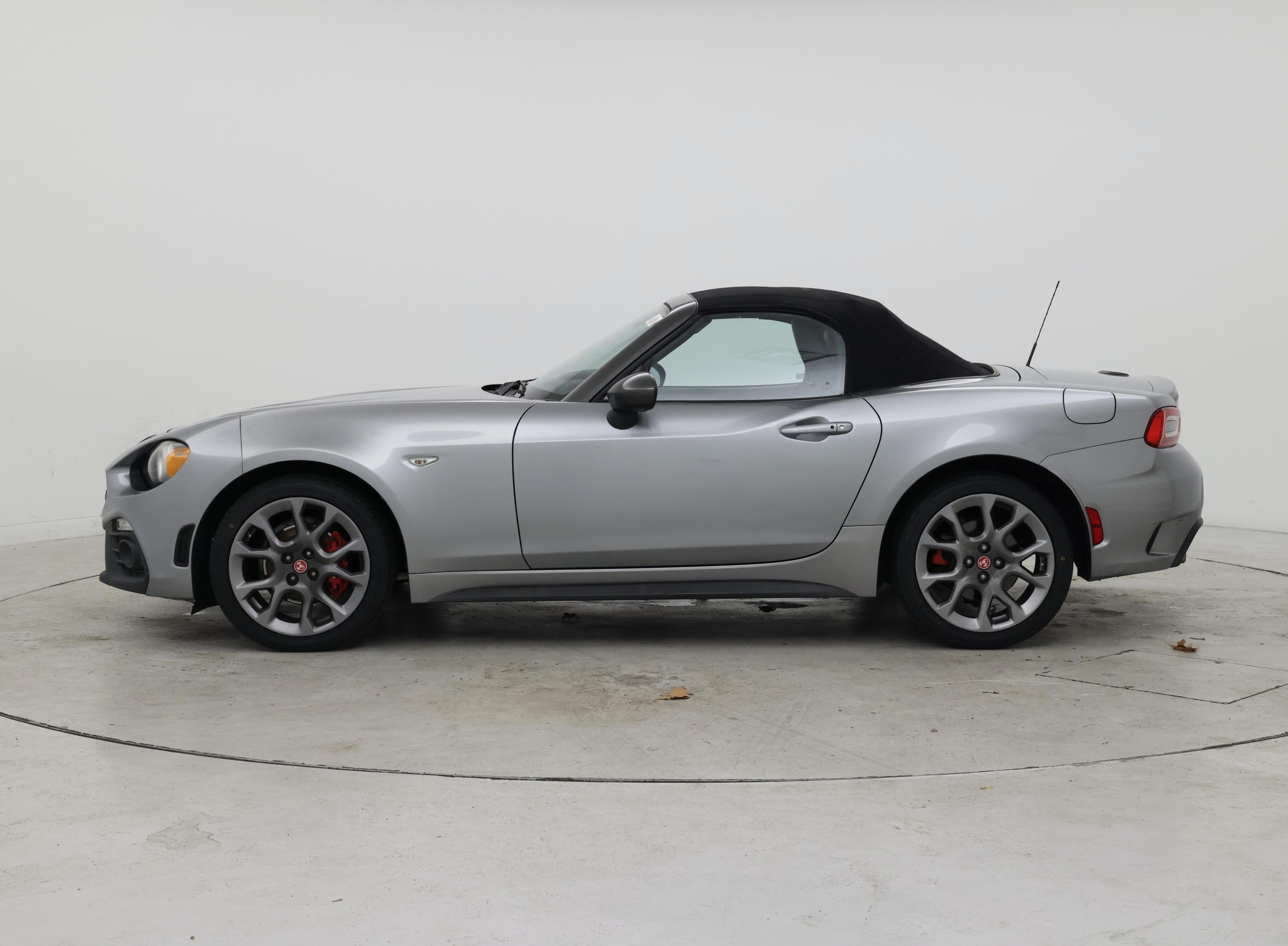 Thumbnail: 2017 Fiat 124 Spider - 3