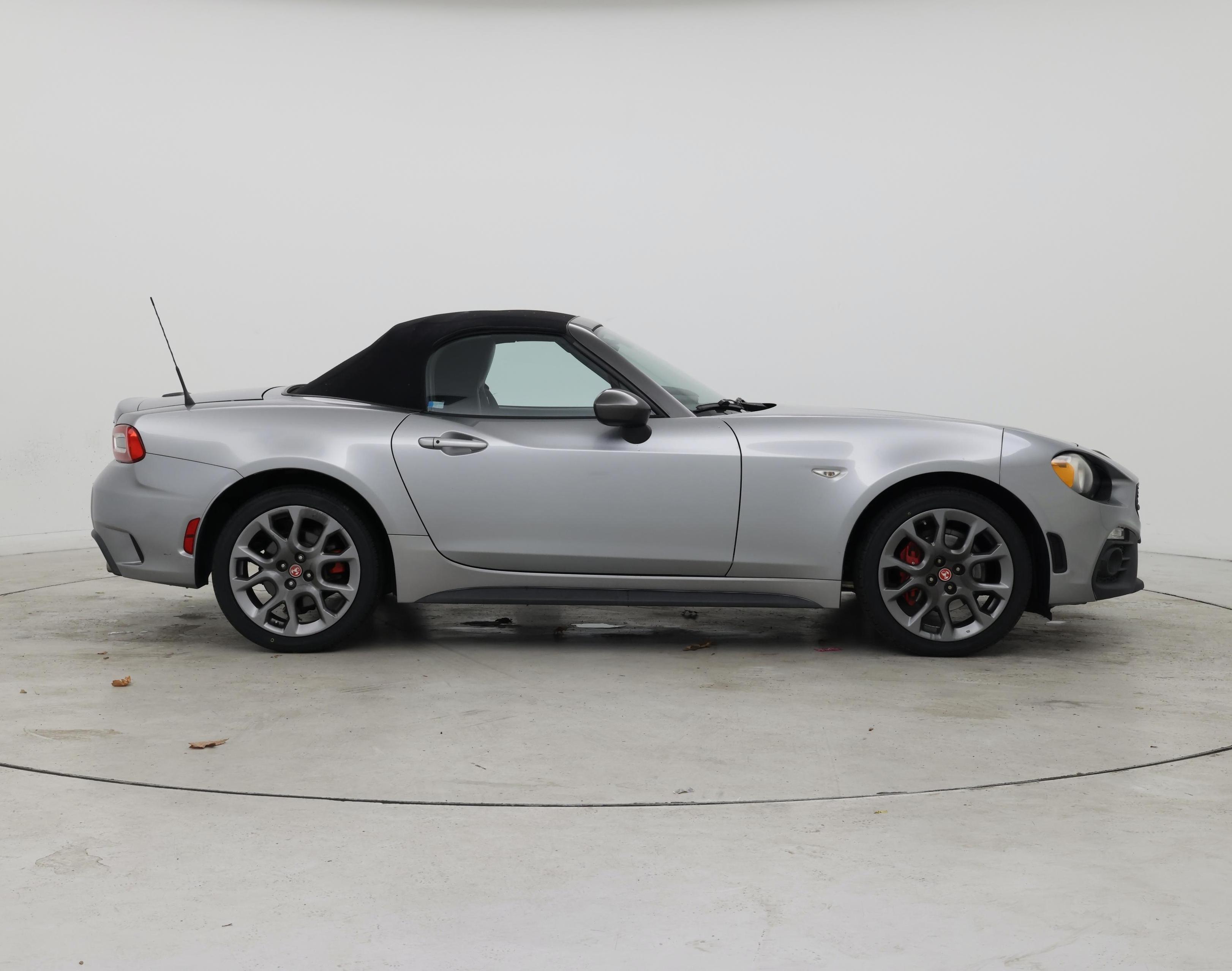 Thumbnail: 2017 Fiat 124 Spider - 7