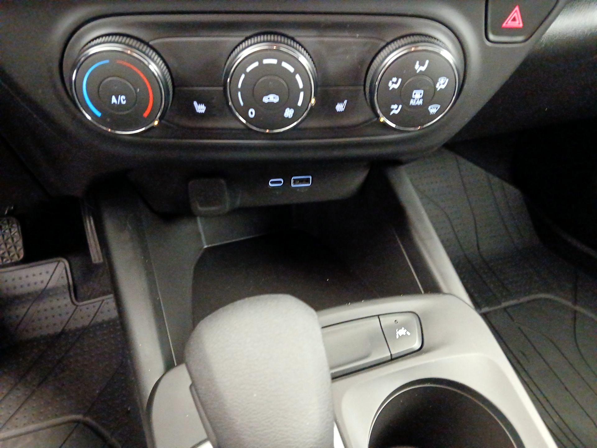 Thumbnail: 2025 Chevrolet Trax - 16