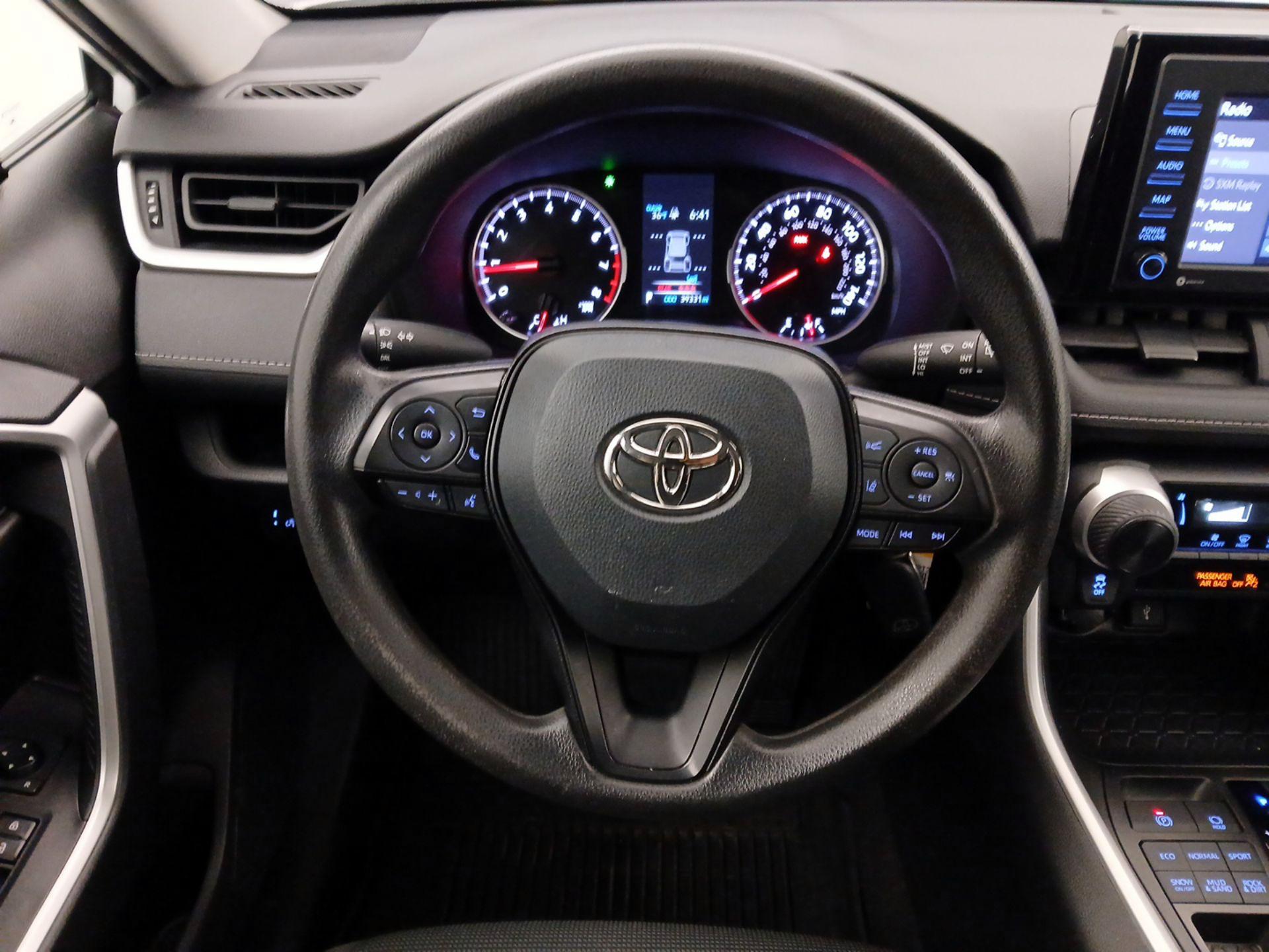 Thumbnail: 2022 Toyota RAV4 - 10