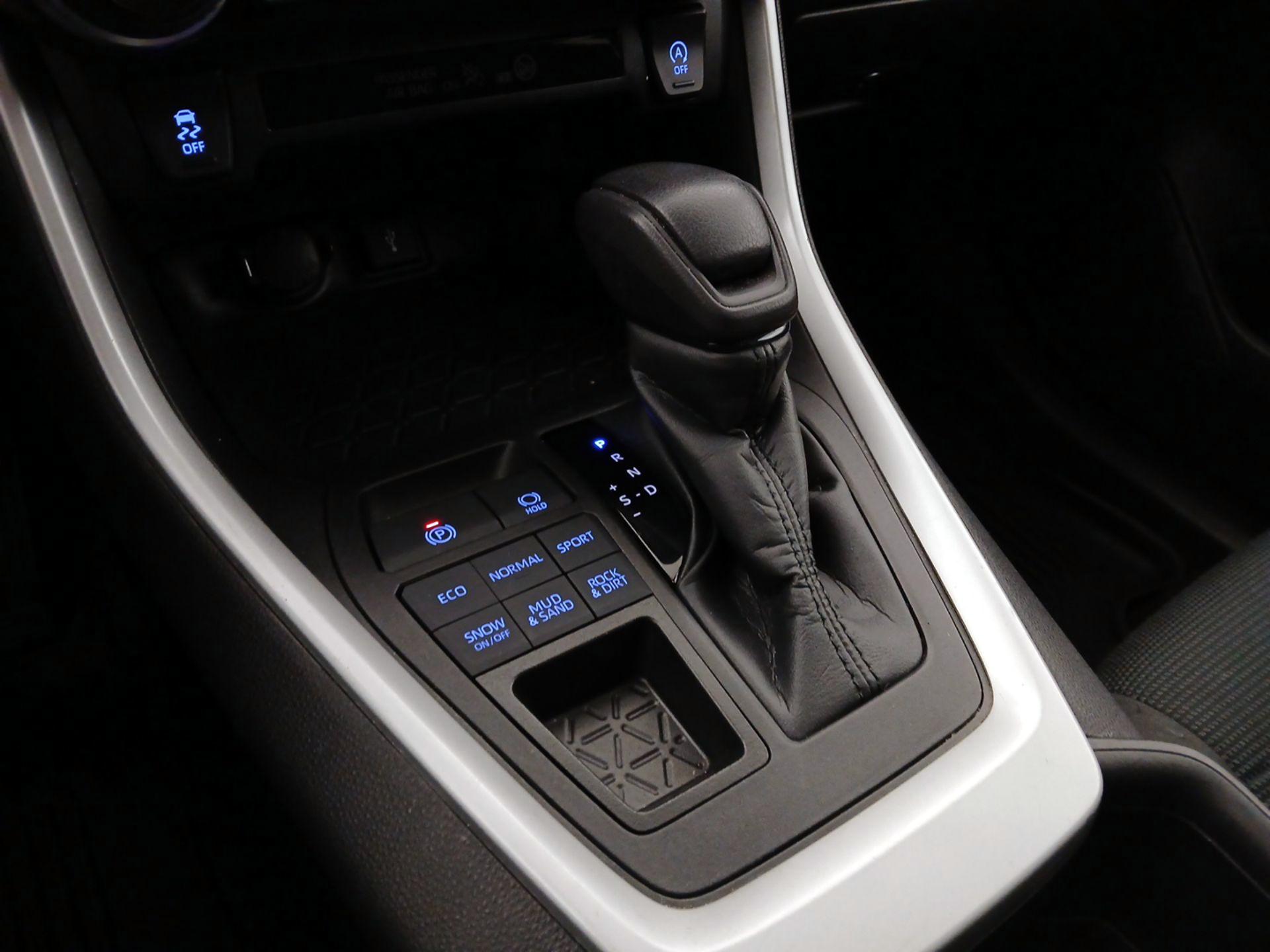 Thumbnail: 2022 Toyota RAV4 - 17