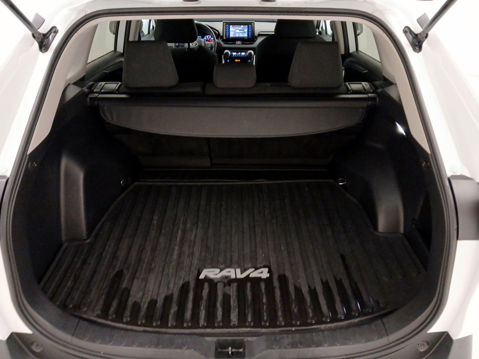 Thumbnail: 2022 Toyota RAV4 - 20