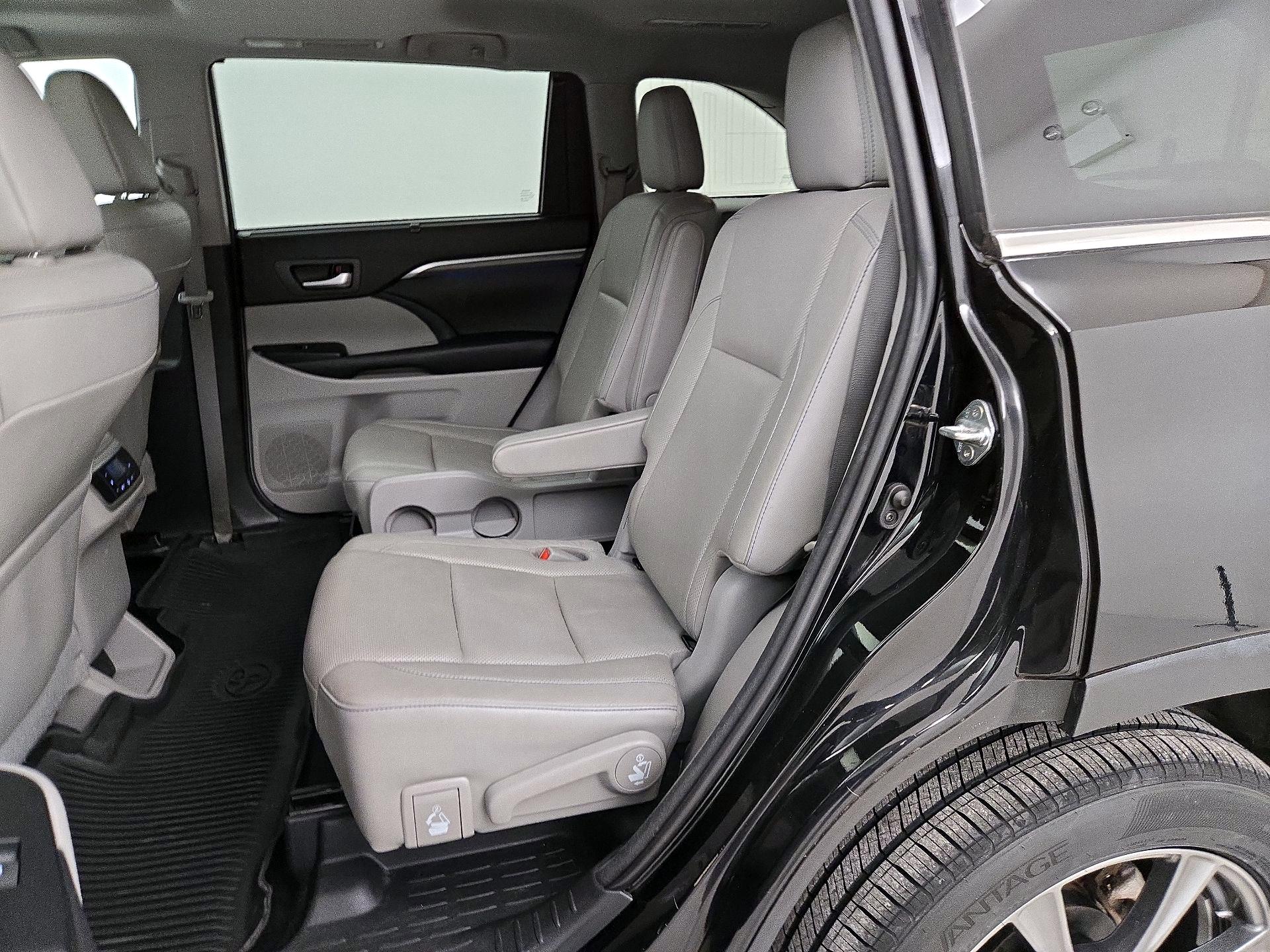 Thumbnail: 2018 Toyota Highlander - 20