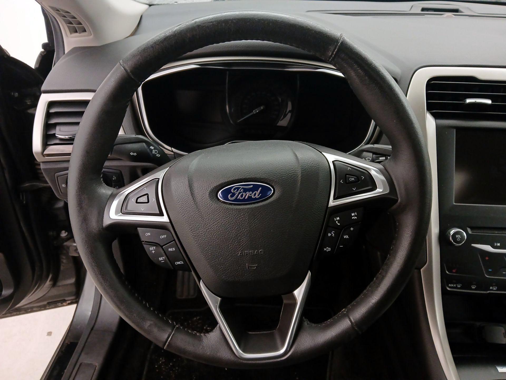 Thumbnail: 2015 Ford Fusion - 10