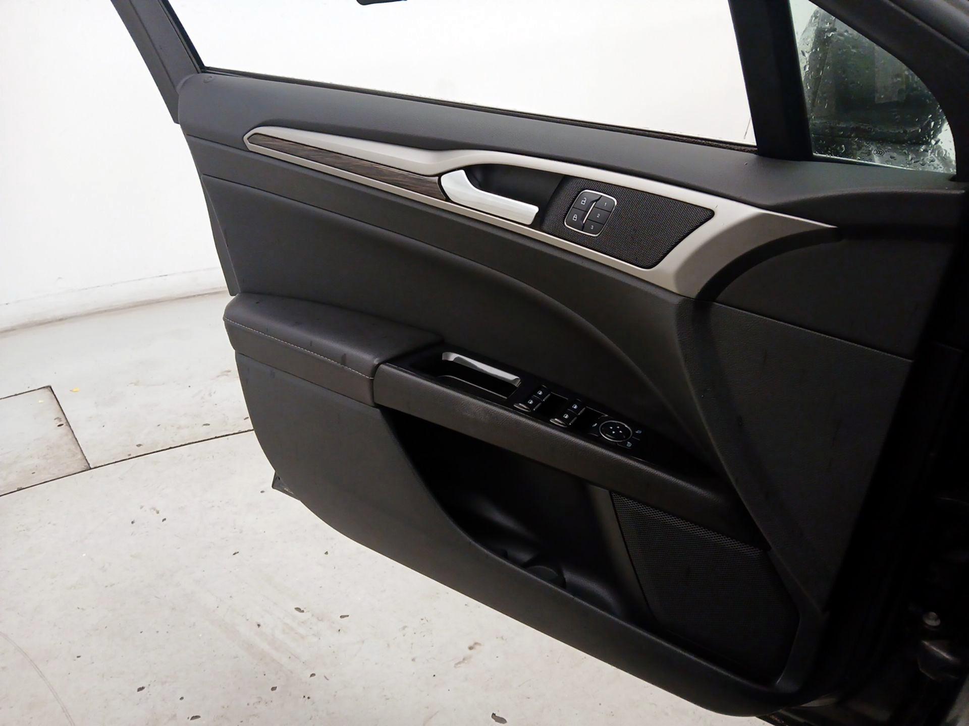 Thumbnail: 2015 Ford Fusion - 12