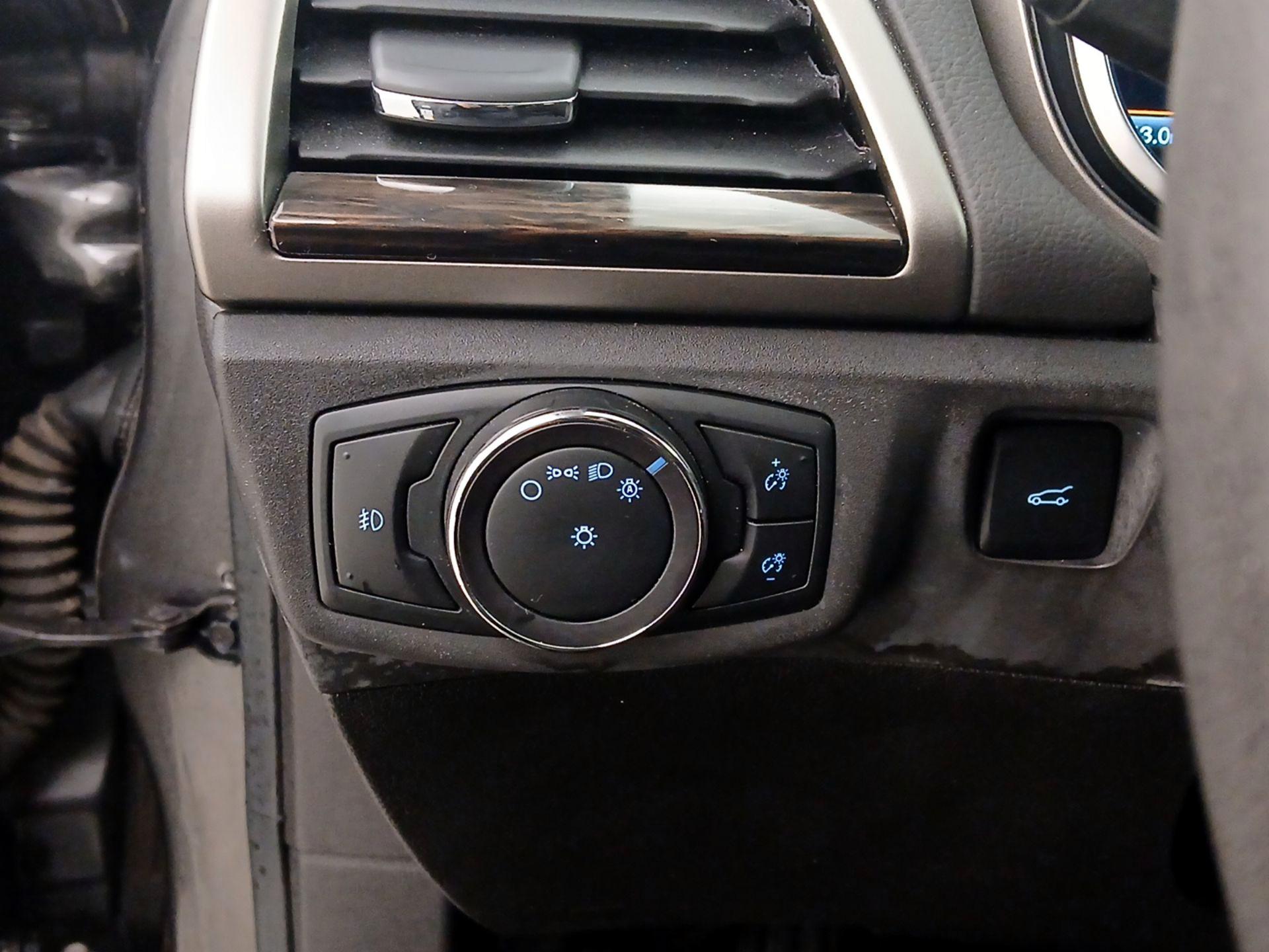 Thumbnail: 2015 Ford Fusion - 13