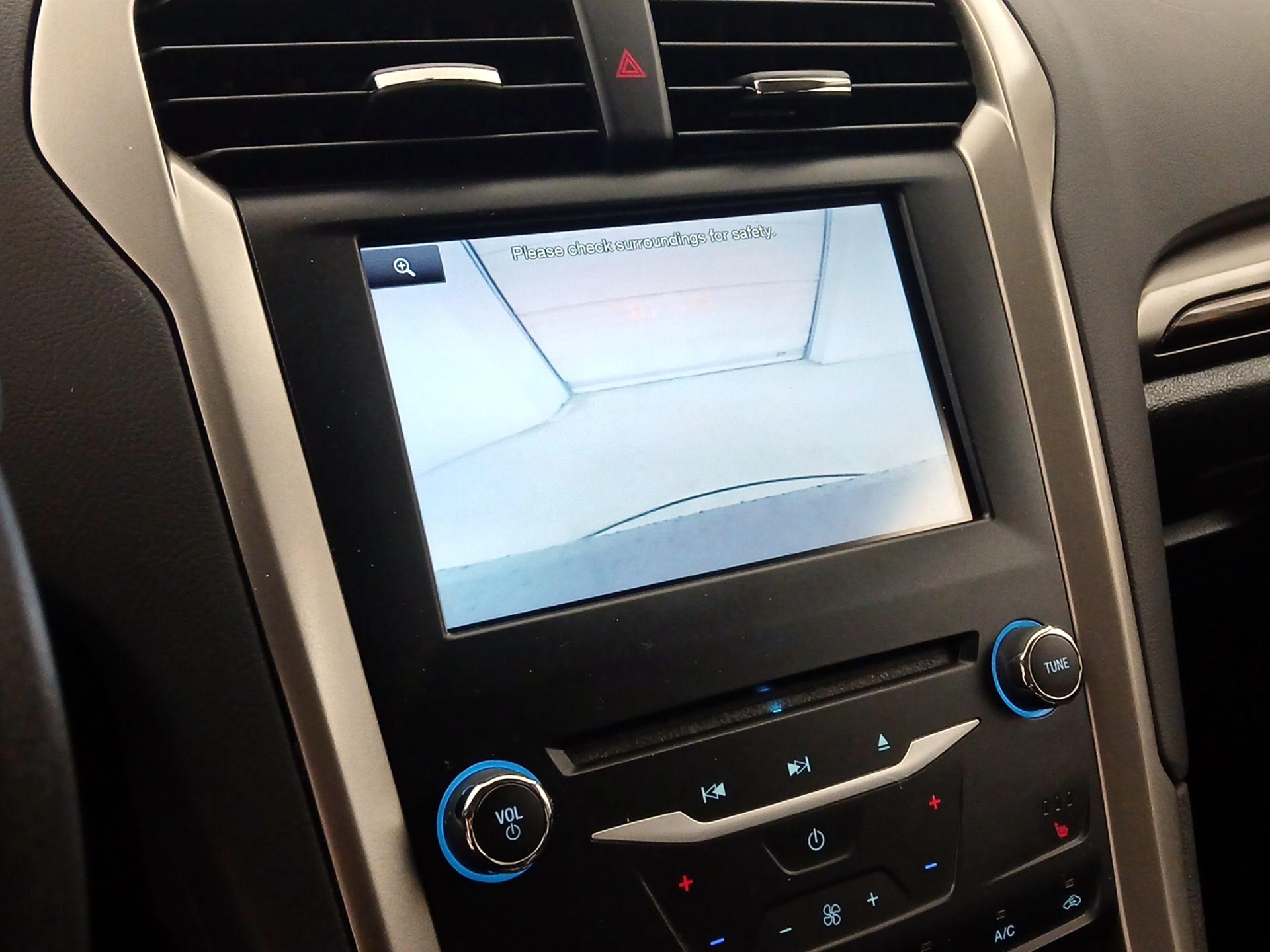 Thumbnail: 2015 Ford Fusion - 15