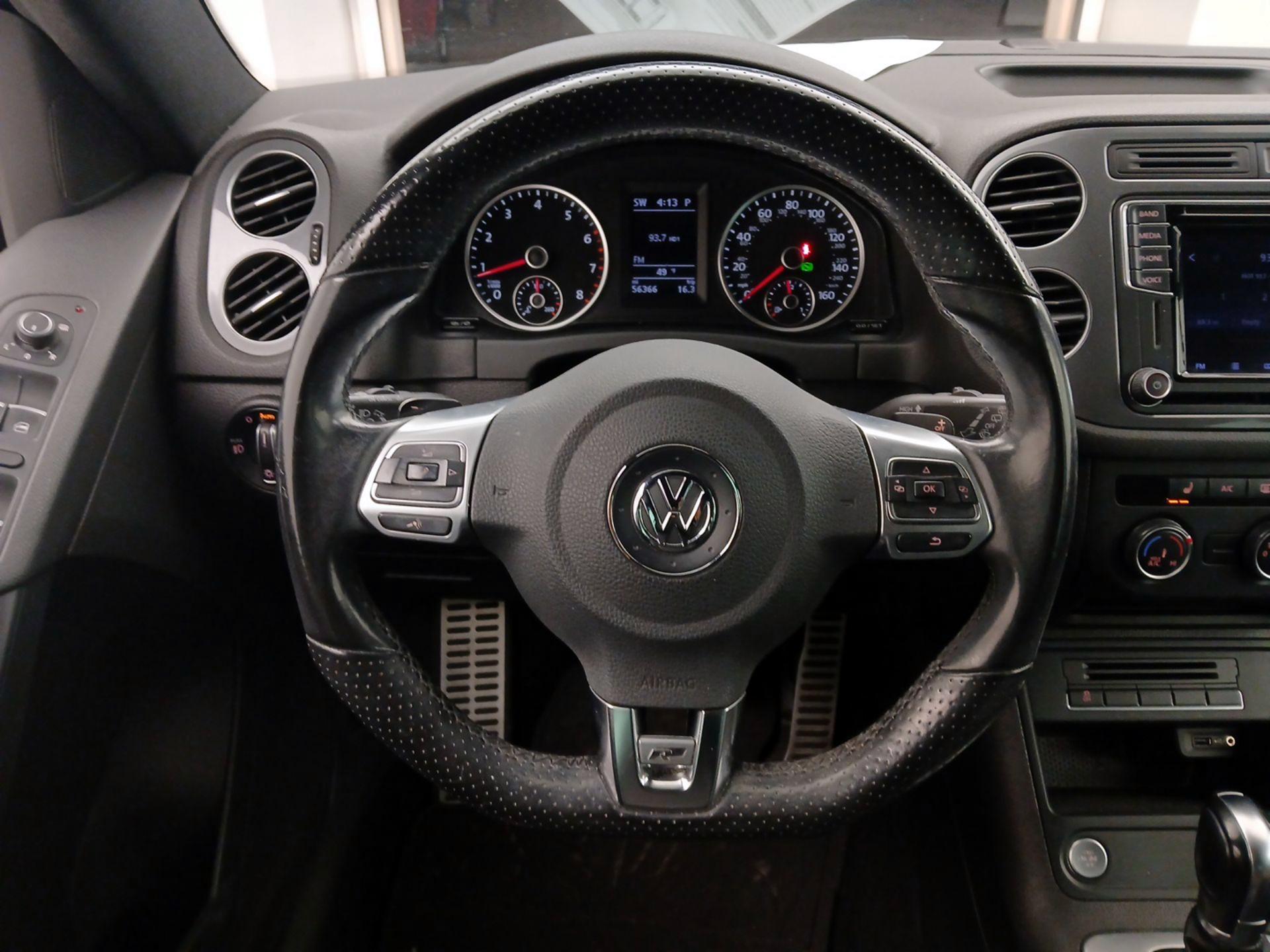 Thumbnail: 2016 Volkswagen Tiguan - 10