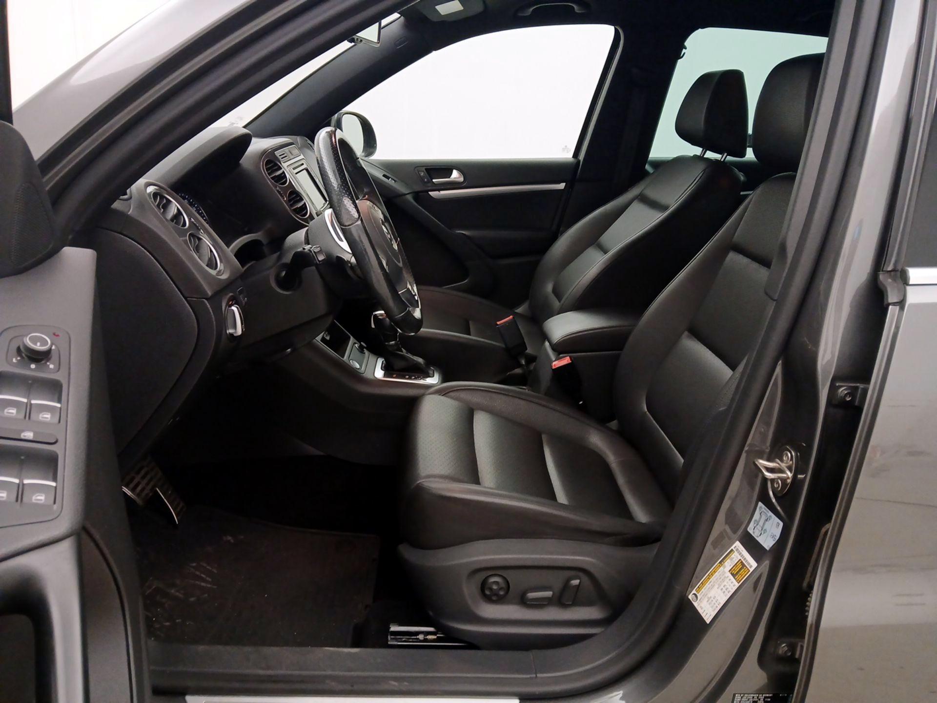 Thumbnail: 2016 Volkswagen Tiguan - 11