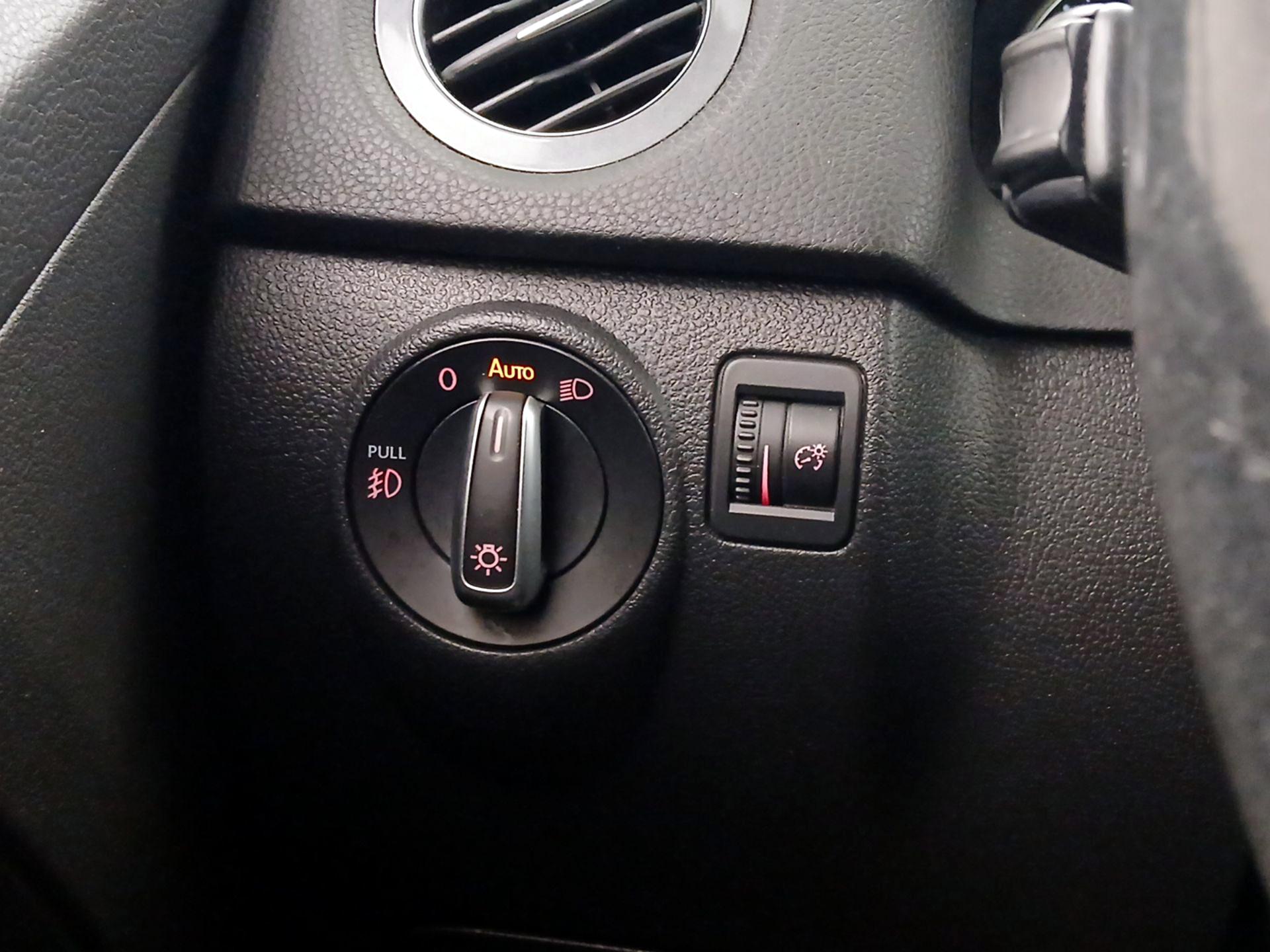 Thumbnail: 2016 Volkswagen Tiguan - 13