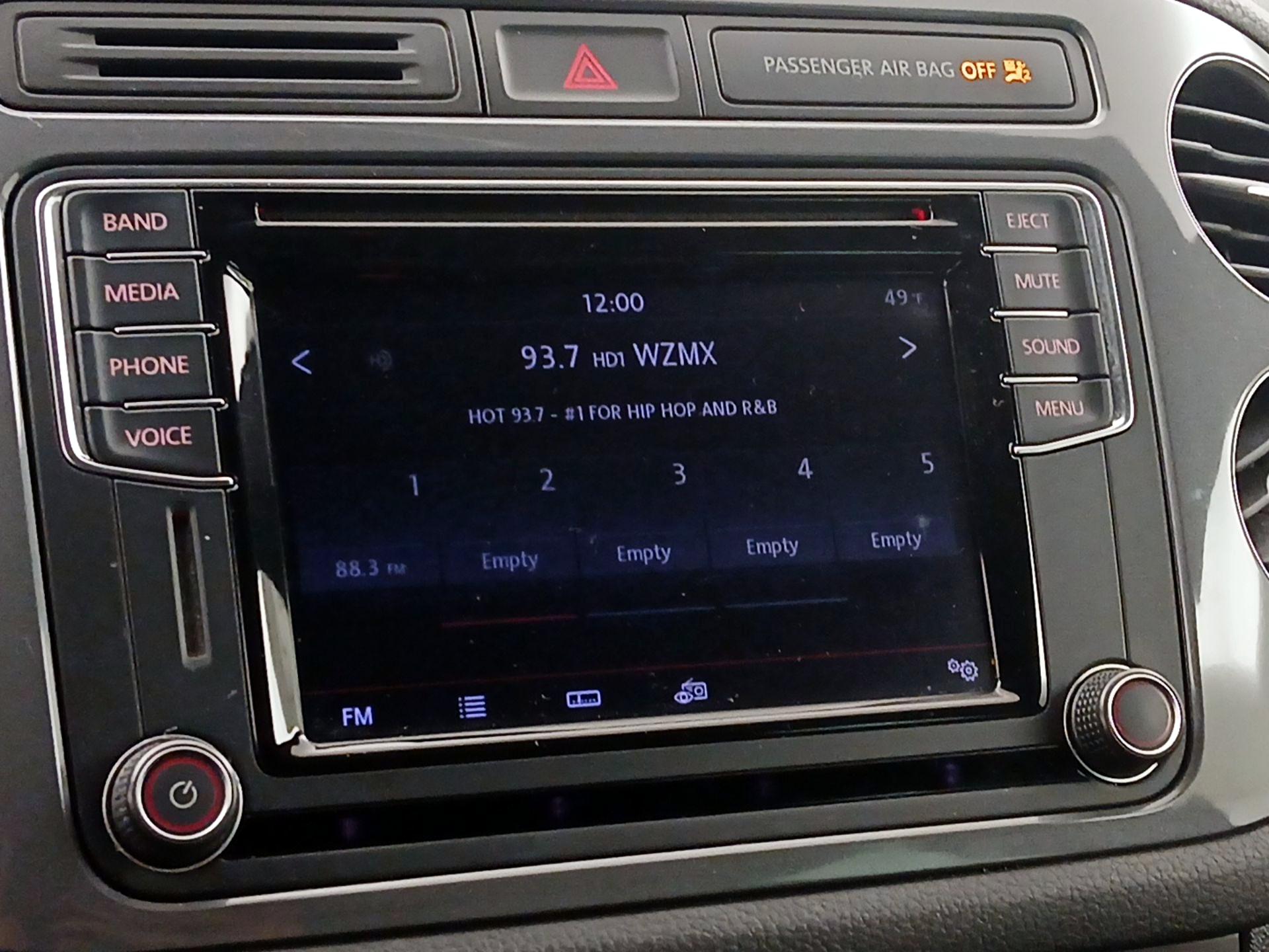 Thumbnail: 2016 Volkswagen Tiguan - 15