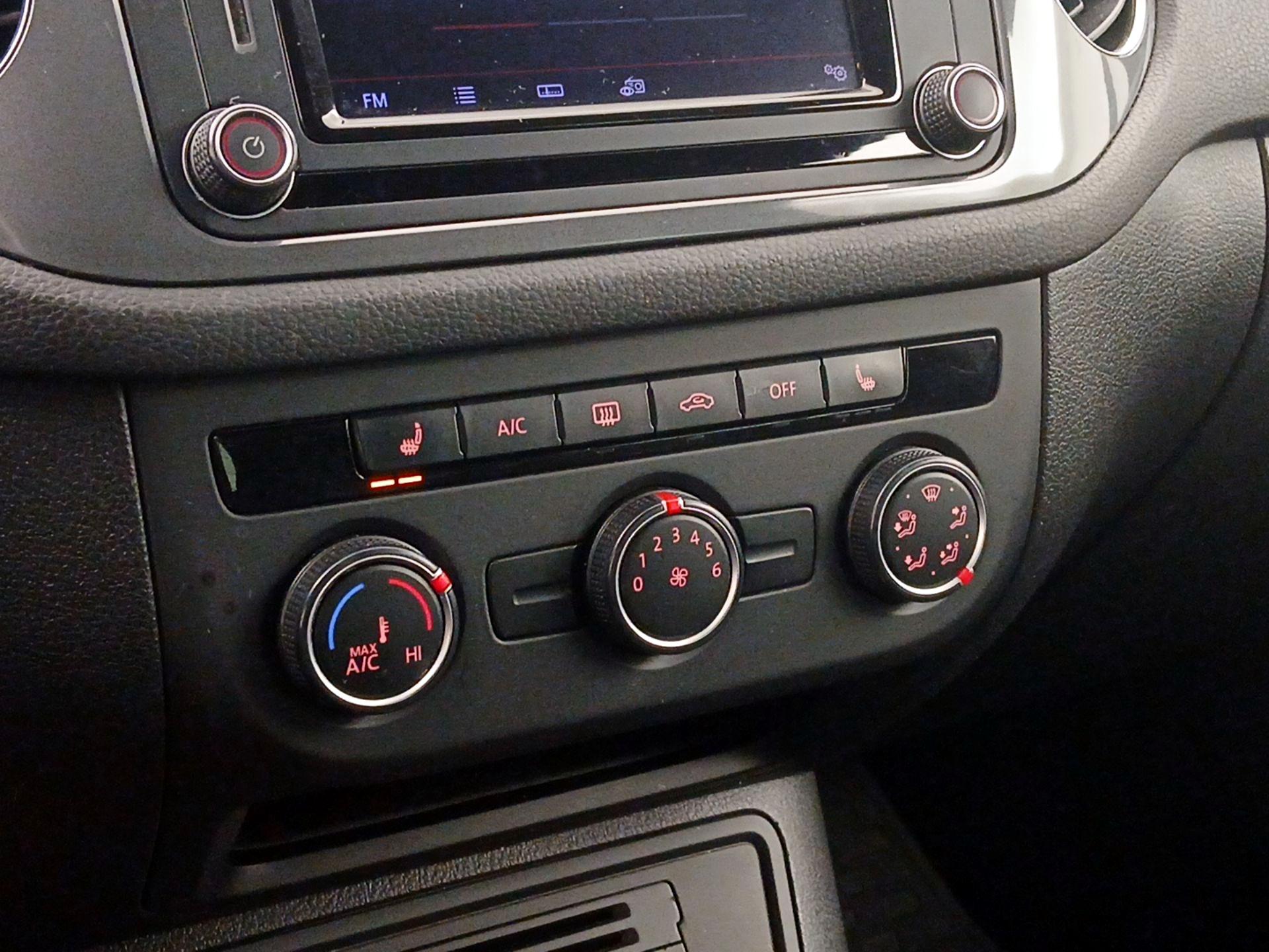 Thumbnail: 2016 Volkswagen Tiguan - 16