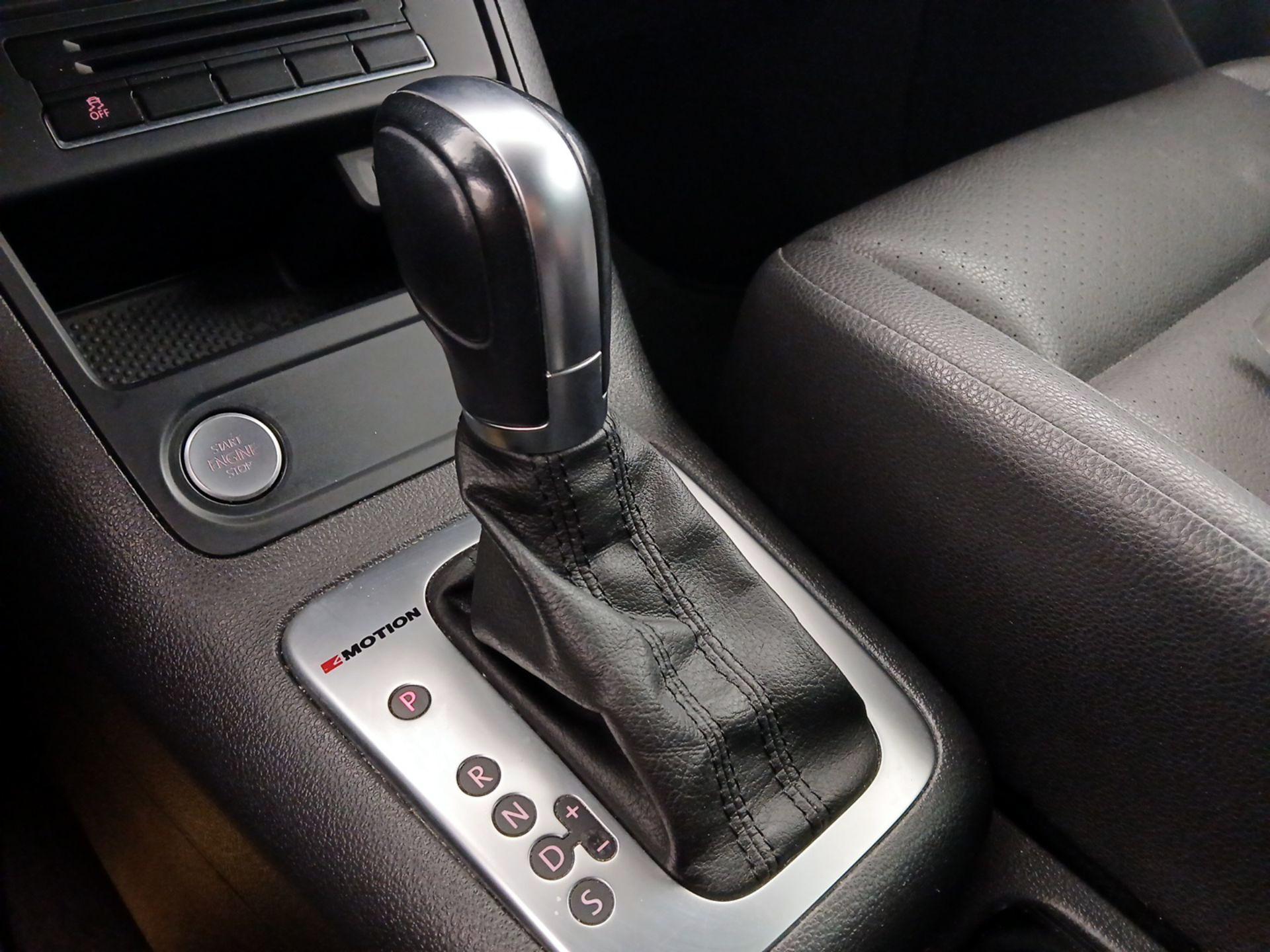 Thumbnail: 2016 Volkswagen Tiguan - 17