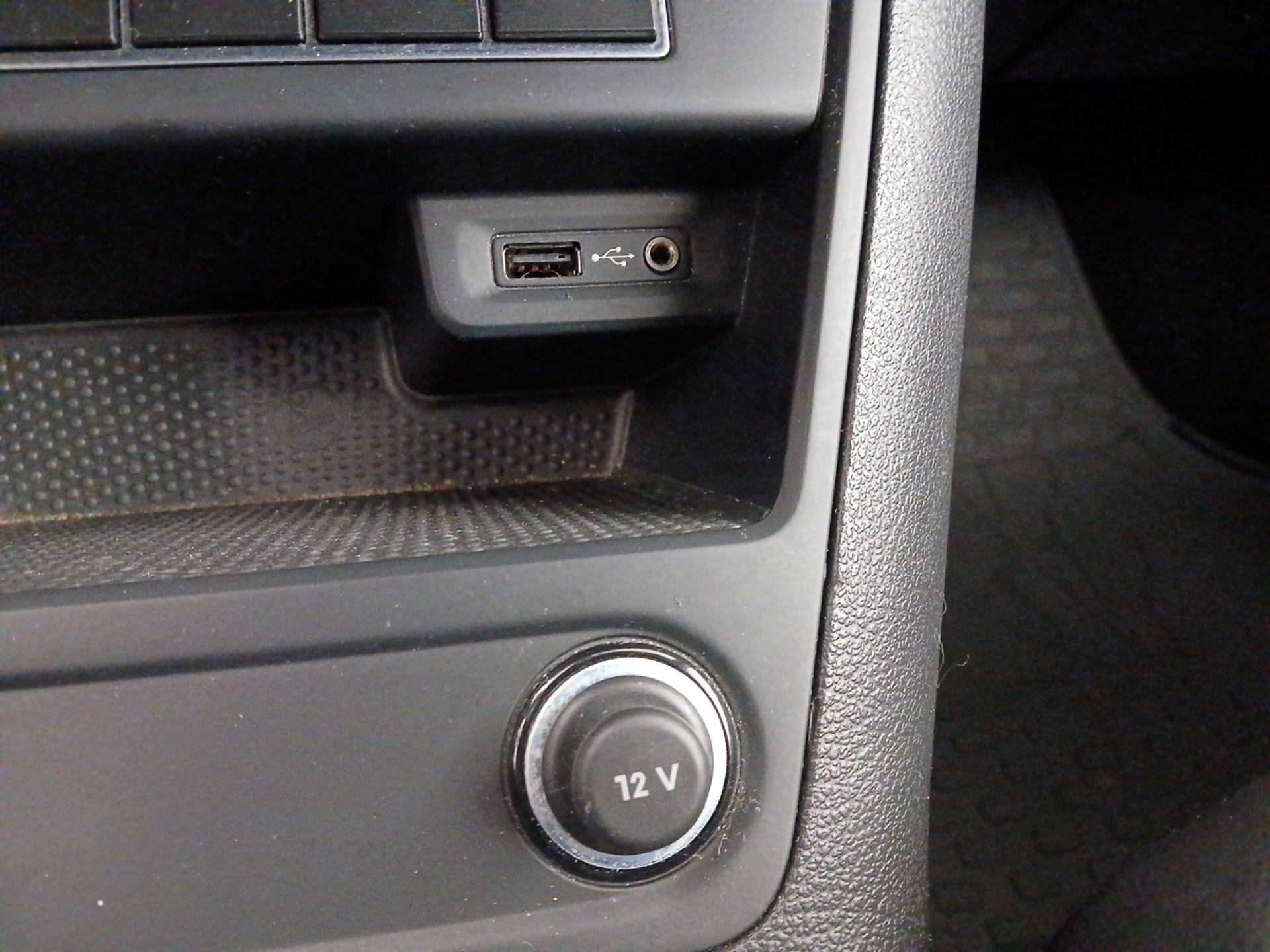 Thumbnail: 2016 Volkswagen Tiguan - 18