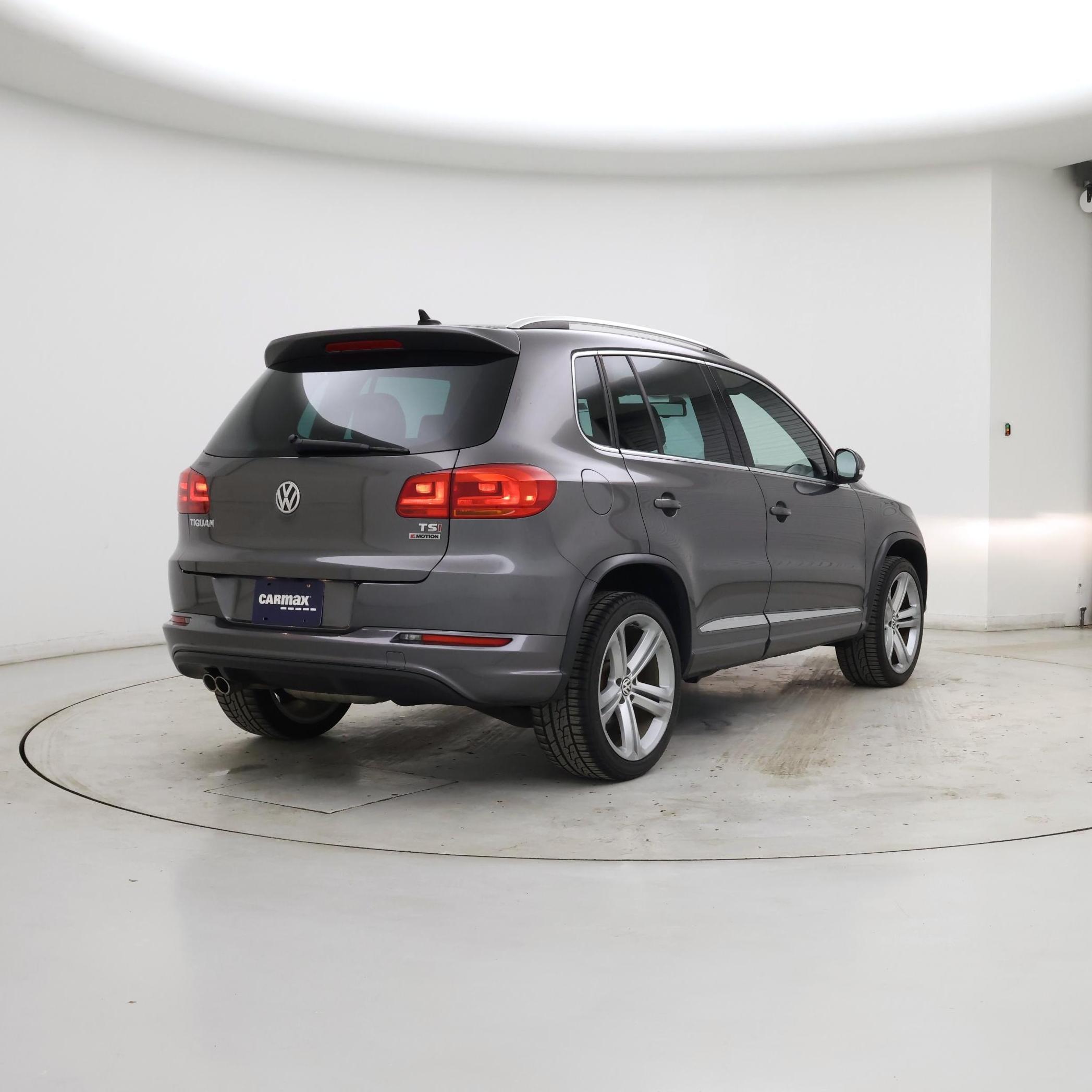 Thumbnail: 2016 Volkswagen Tiguan - 8