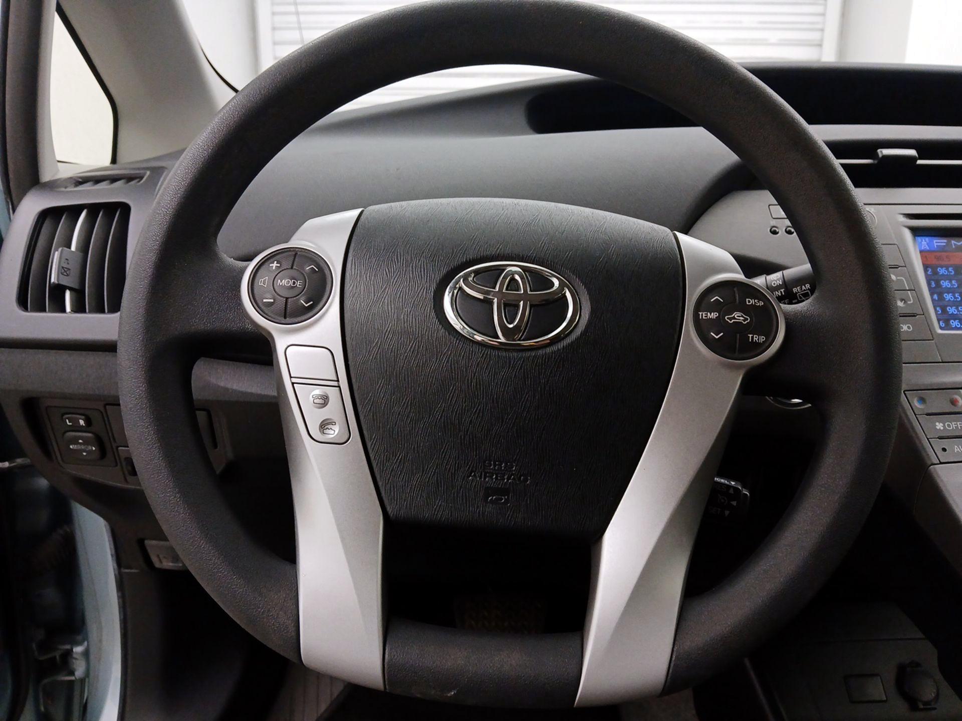 Thumbnail: 2014 Toyota Prius - 10