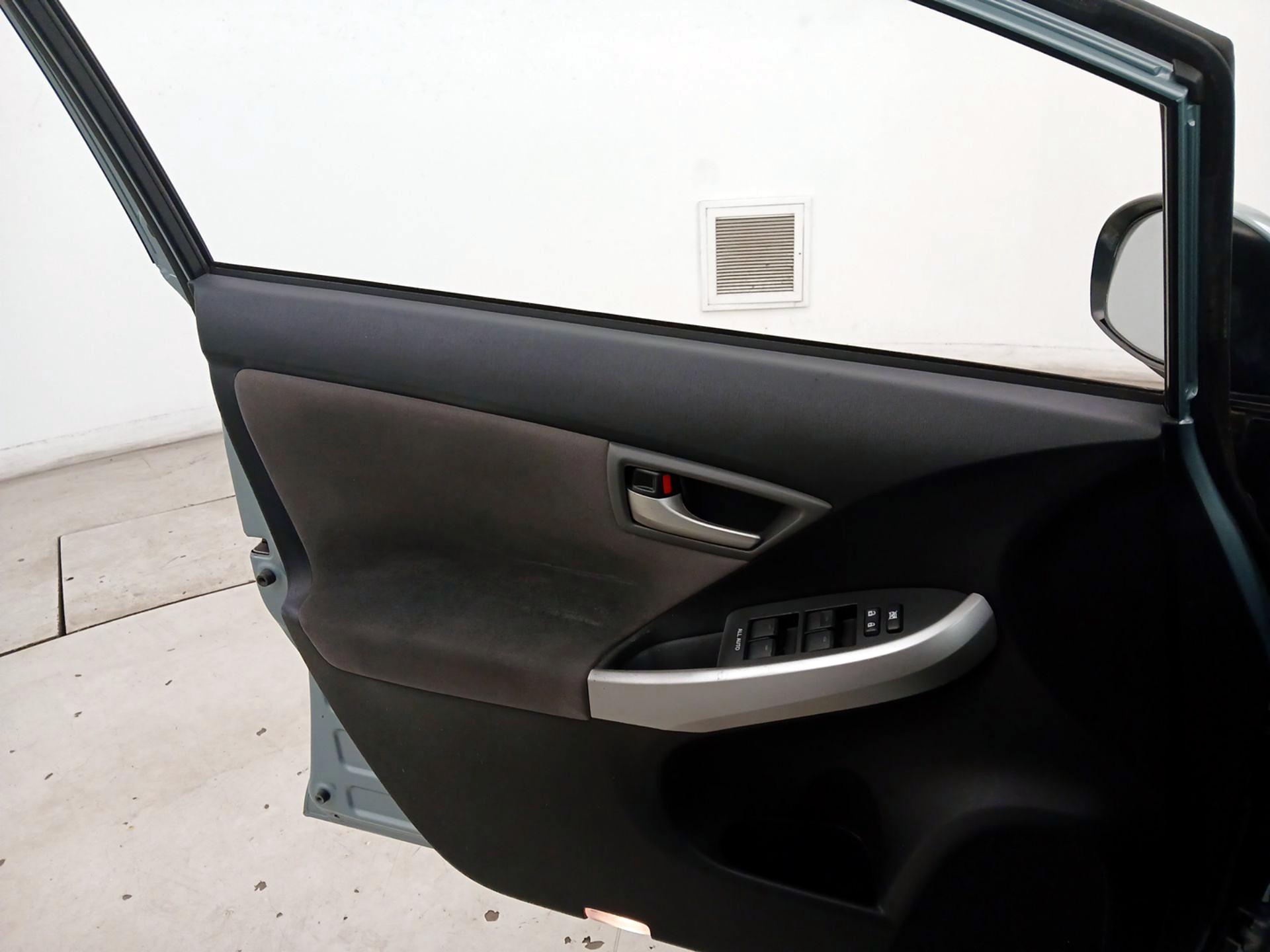 Thumbnail: 2014 Toyota Prius - 12