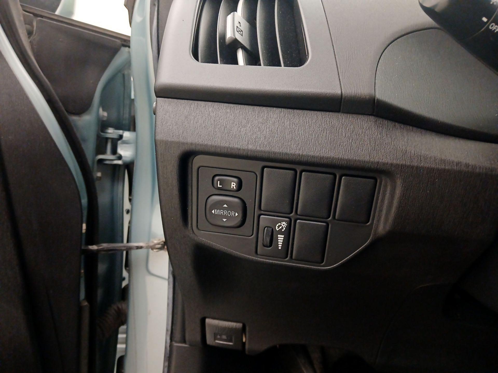 Thumbnail: 2014 Toyota Prius - 13