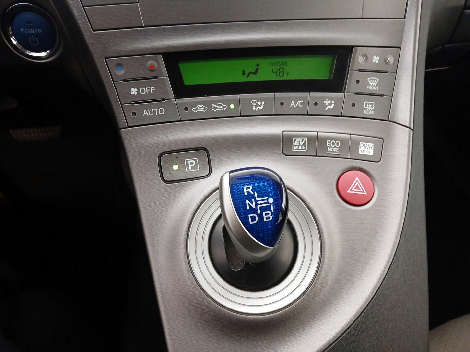 Thumbnail: 2014 Toyota Prius - 16