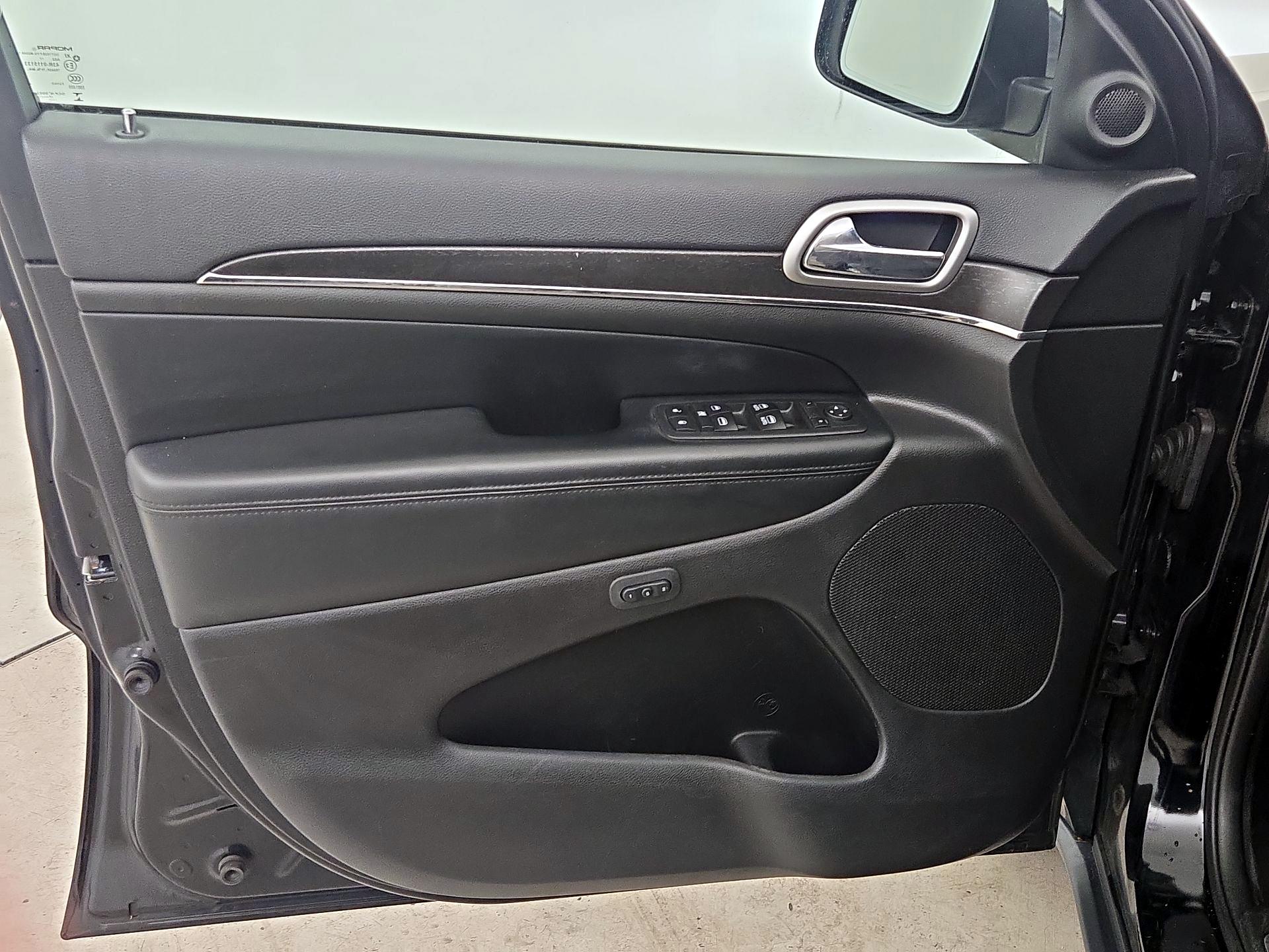 Thumbnail: 2018 Jeep Grand Cherokee - 12